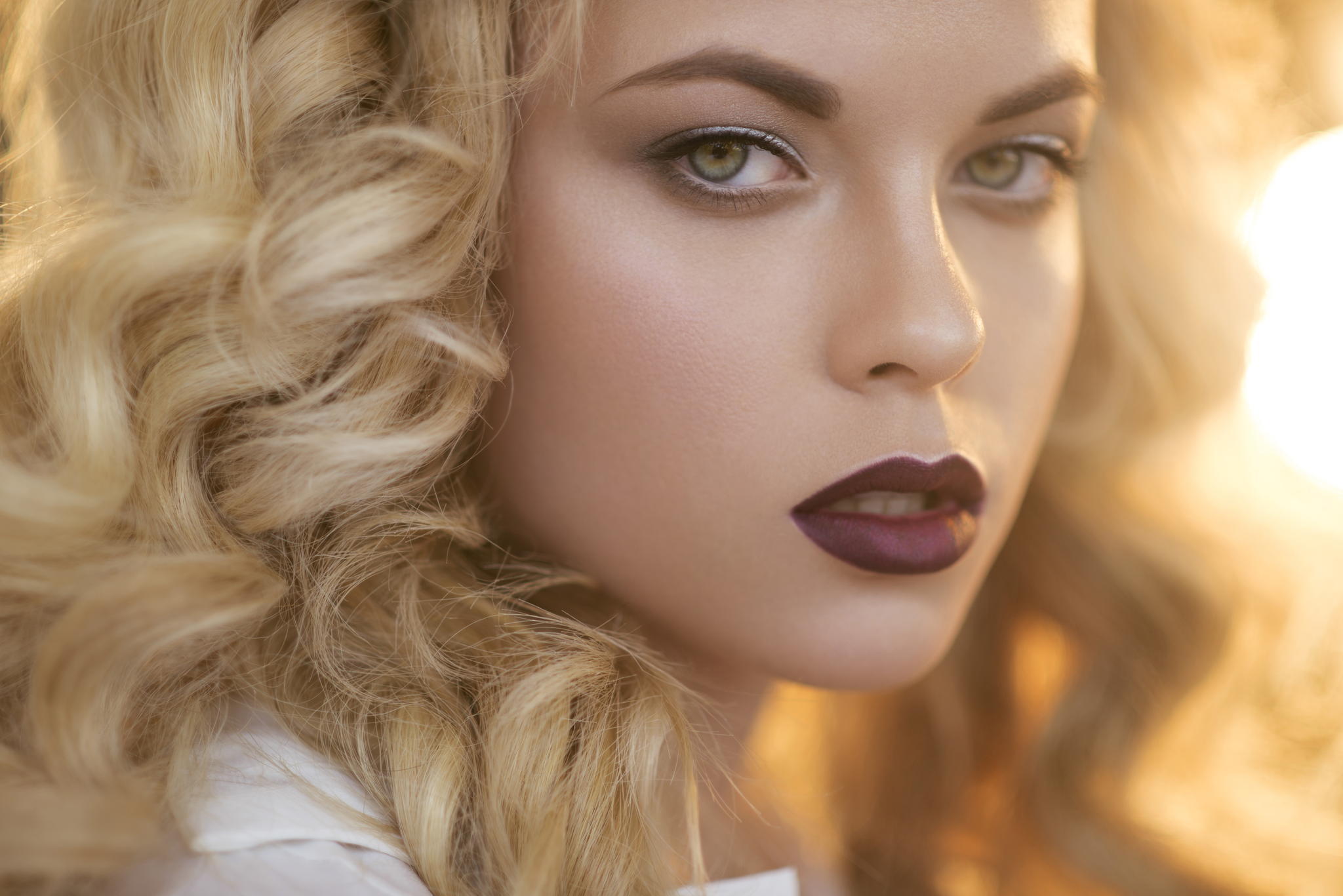 Download mobile wallpaper Blonde, Face, Model, Women, Curl, Green Eyes, Lipstick for free.