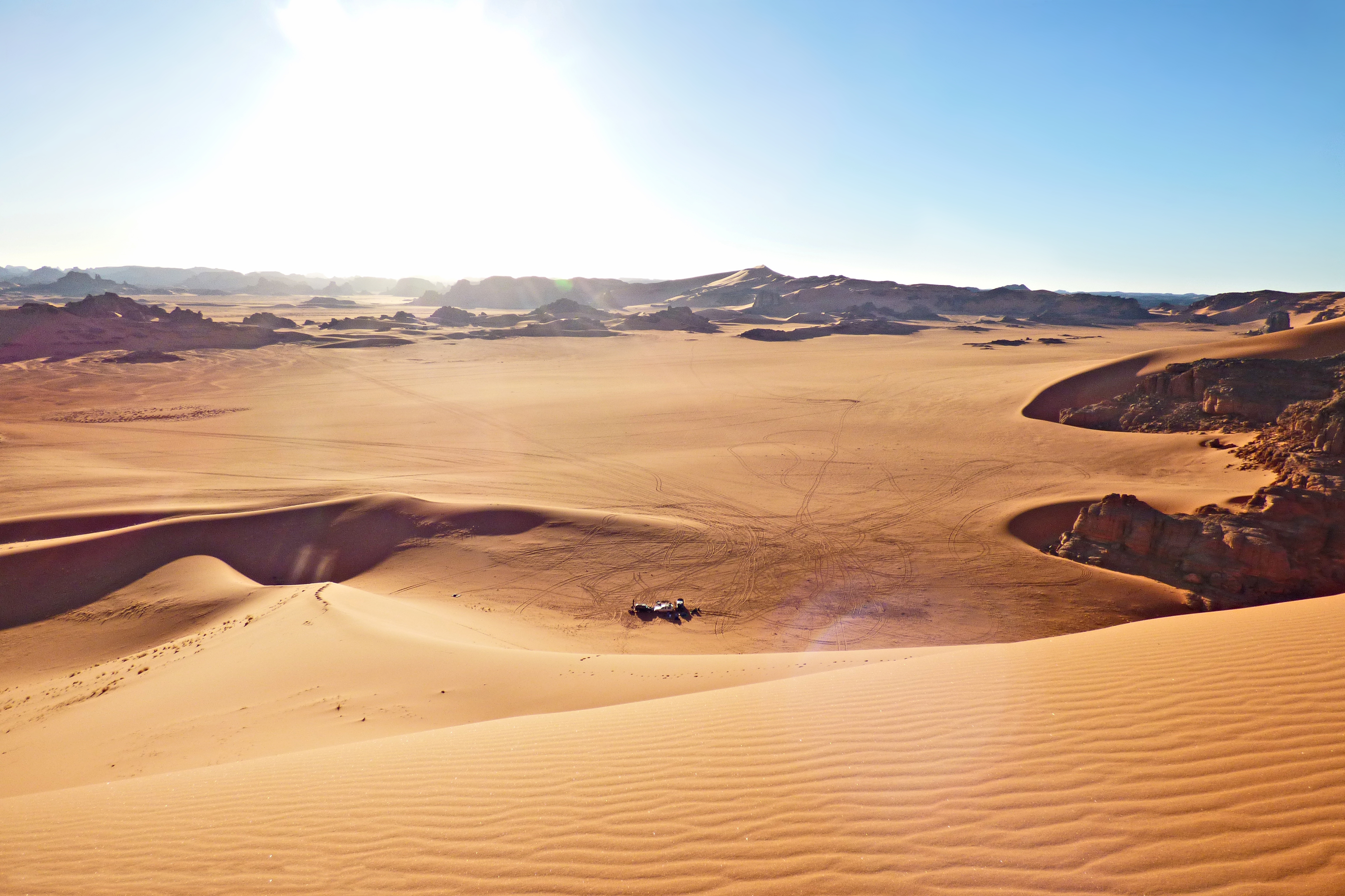 Скачать обои бесплатно Пейзаж, Песок, Пустыня, Дюна, Сахара, Африка, Алжир, Земля/природа, Тассили Н'аджер картинка на рабочий стол ПК