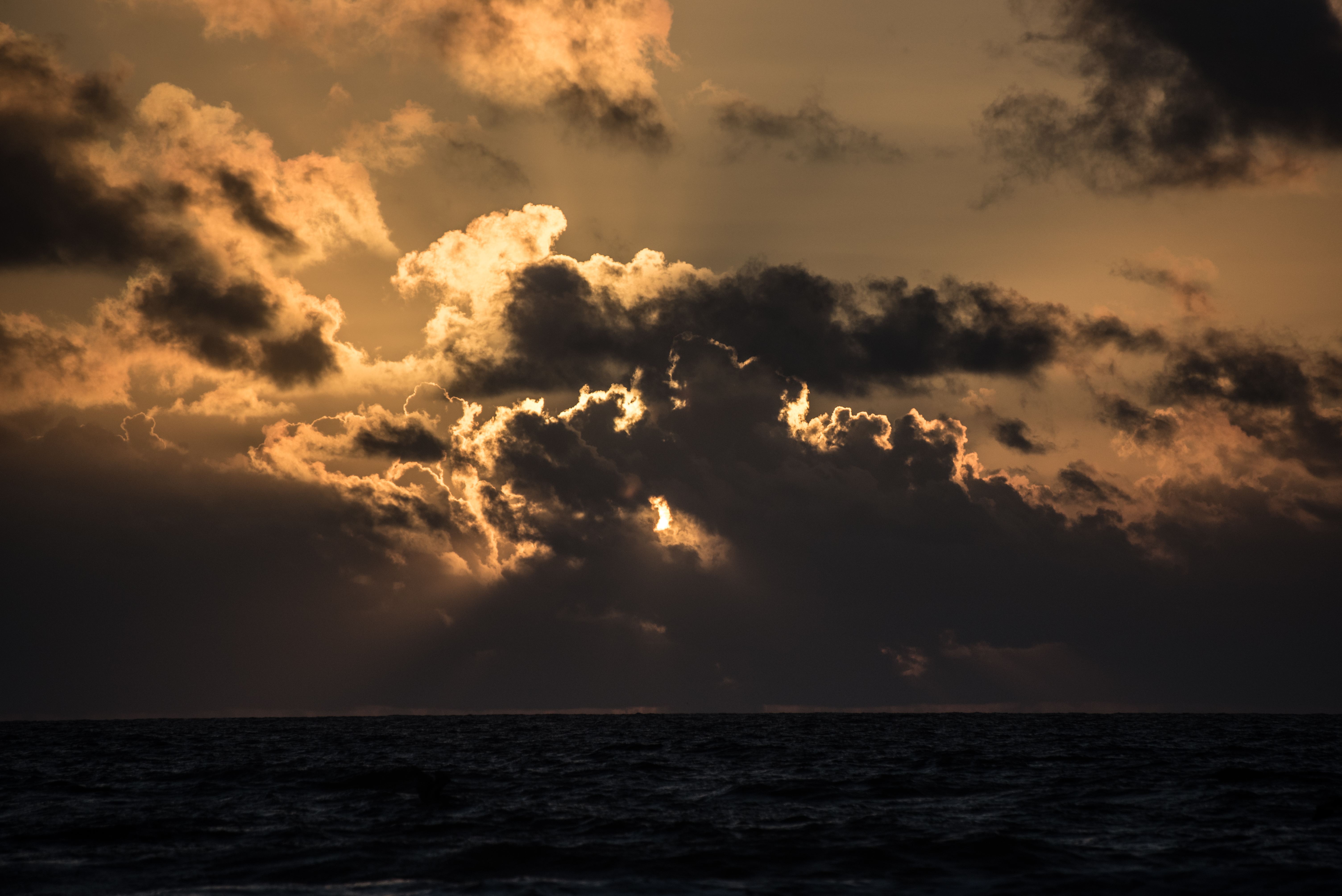 Handy-Wallpaper Clouds, Horizont, Dämmerung, Twilight, Natur, Sunset, Sea kostenlos herunterladen.