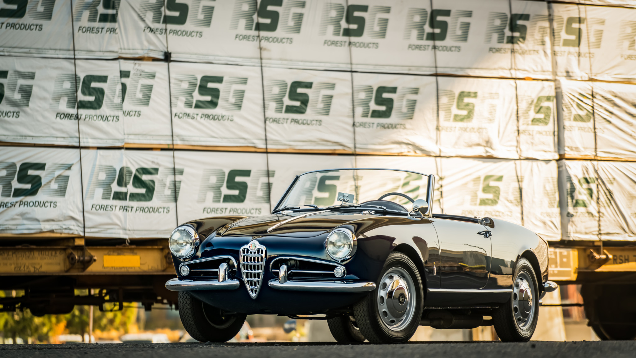 Download mobile wallpaper Alfa Romeo, Car, Convertible, Old Car, Vehicles, Alfa Romeo Giulietta Spider for free.