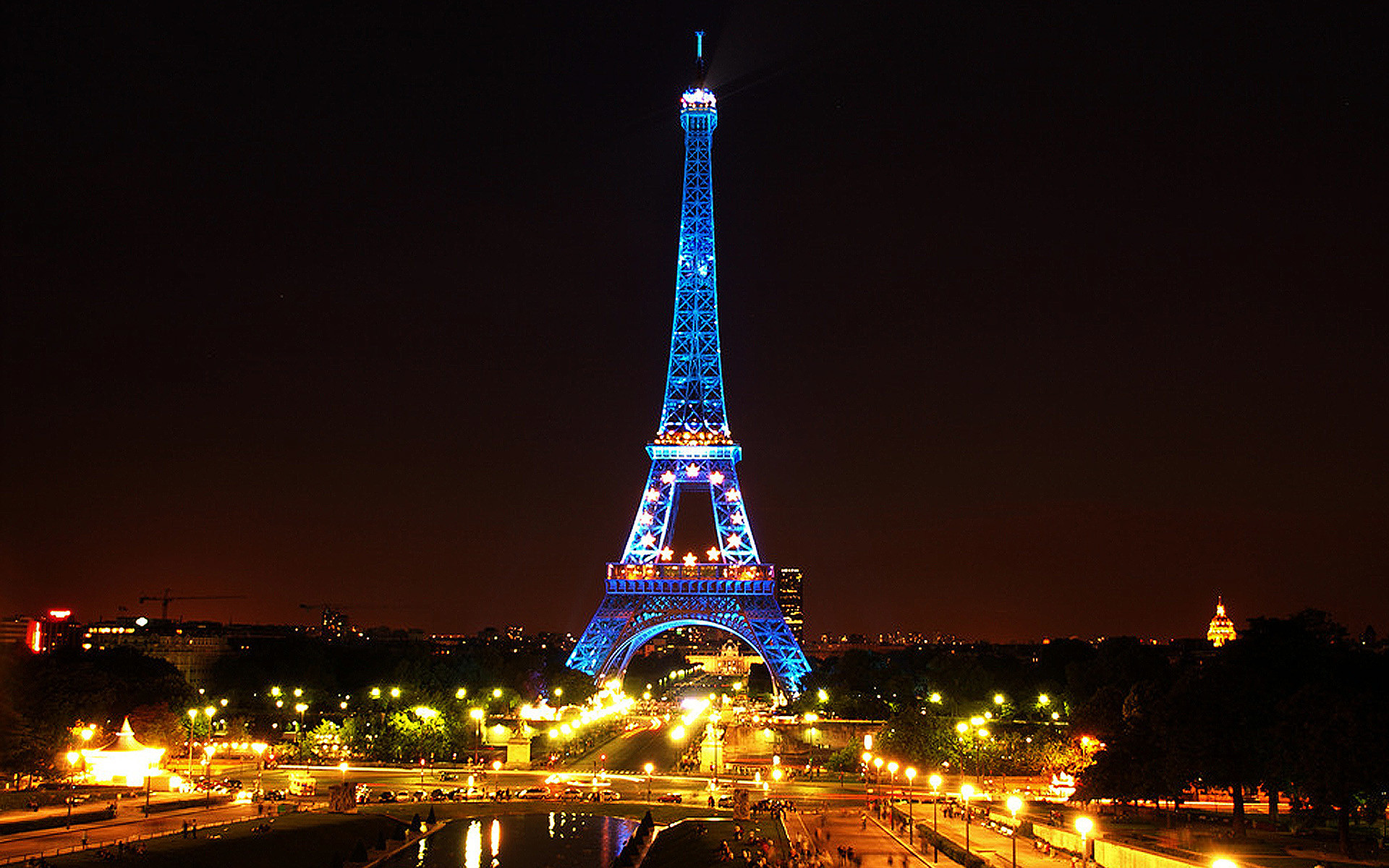 Free download wallpaper Night, Paris, Eiffel Tower, Monuments, Light, Monument, Man Made on your PC desktop