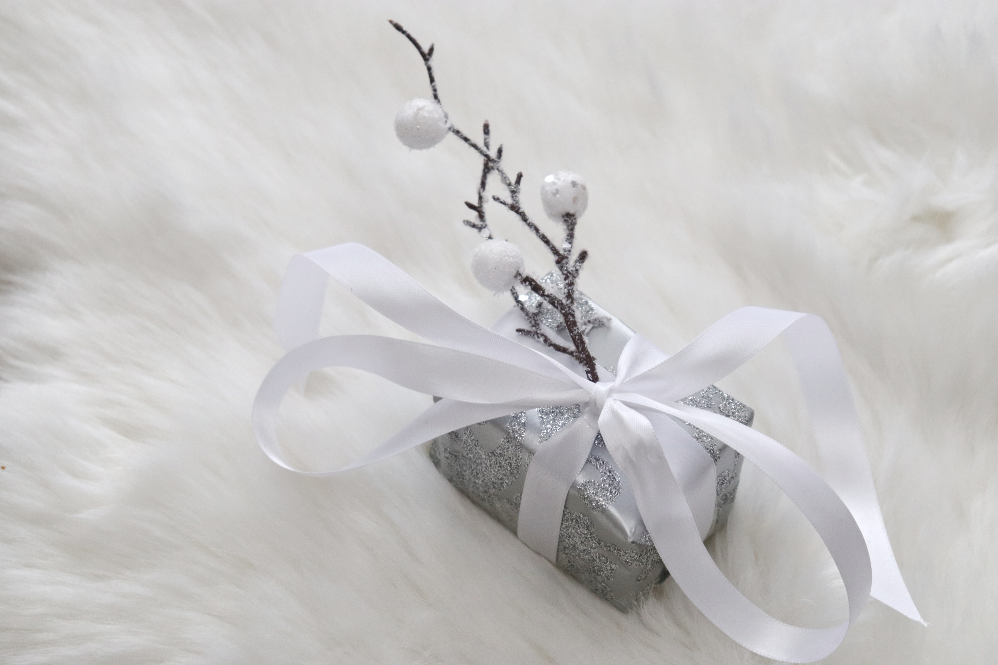 Download mobile wallpaper Christmas, Holiday, Gift, Bow, Ribbon for free.