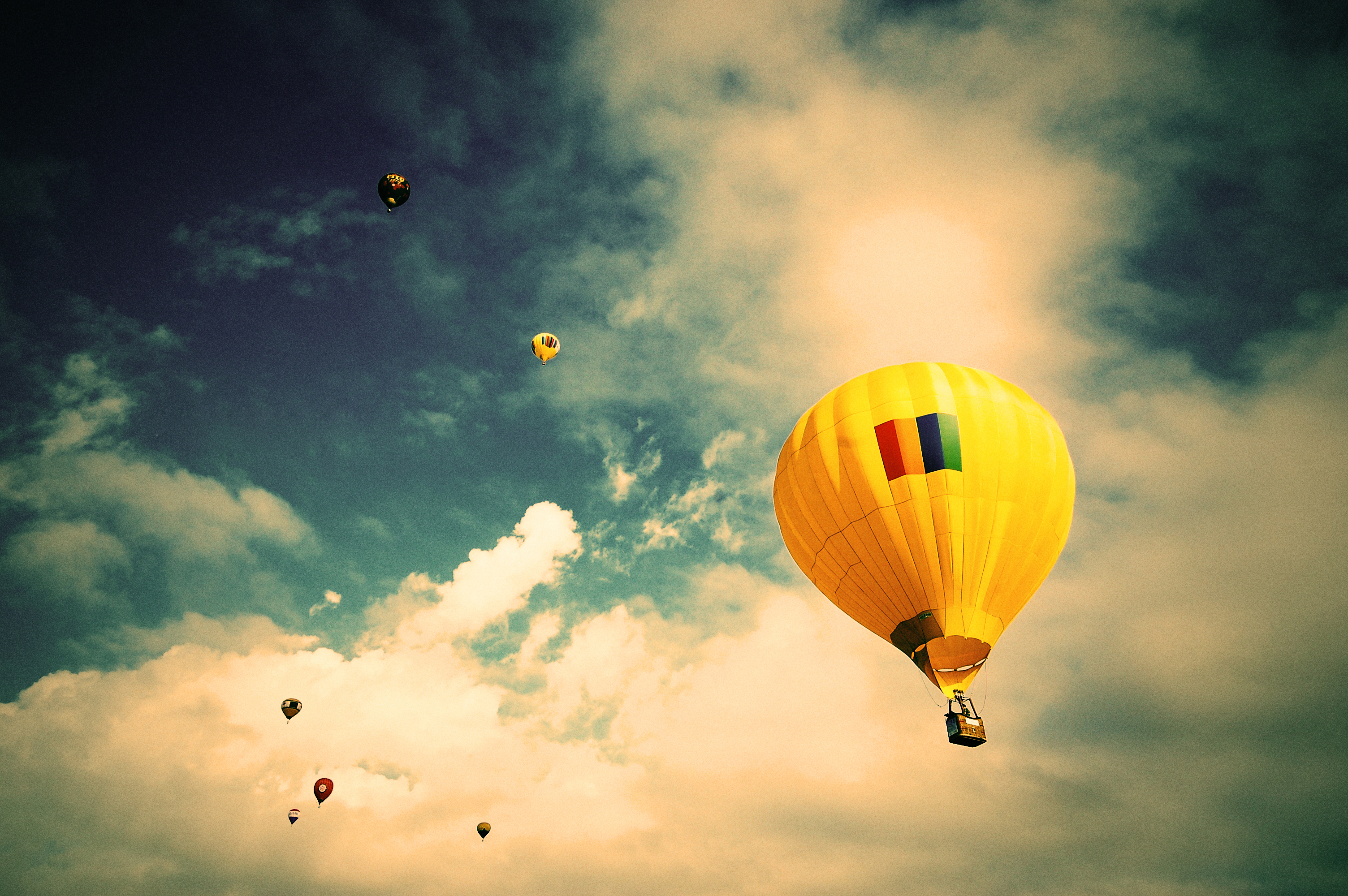 Handy-Wallpaper Wolke, Himmel, Fahrzeuge, Heißluftballon kostenlos herunterladen.