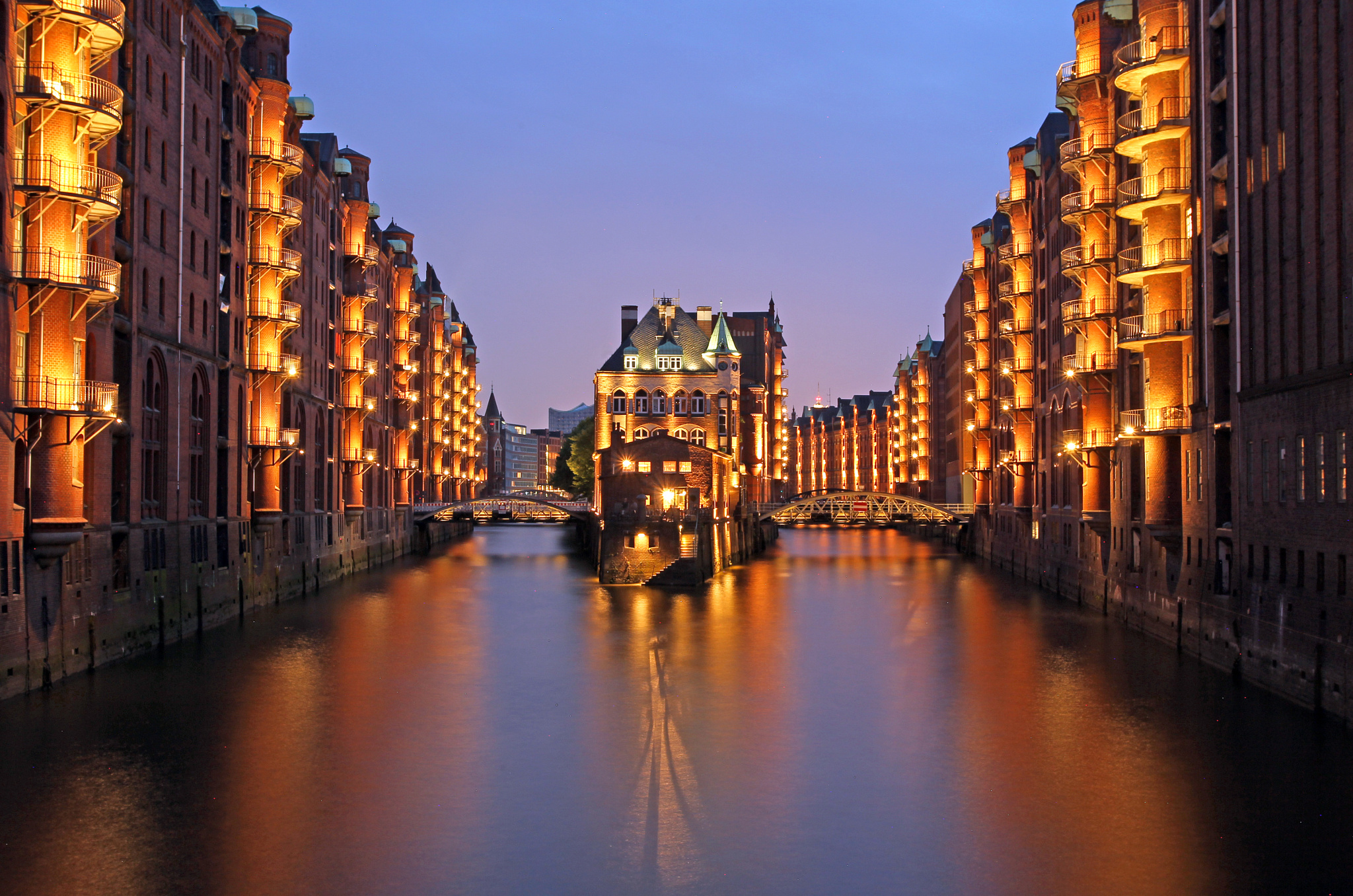 359128 скачать картинку сделано человеком, гамбург, здание, германия, свет, ночь, река, города - обои и заставки бесплатно