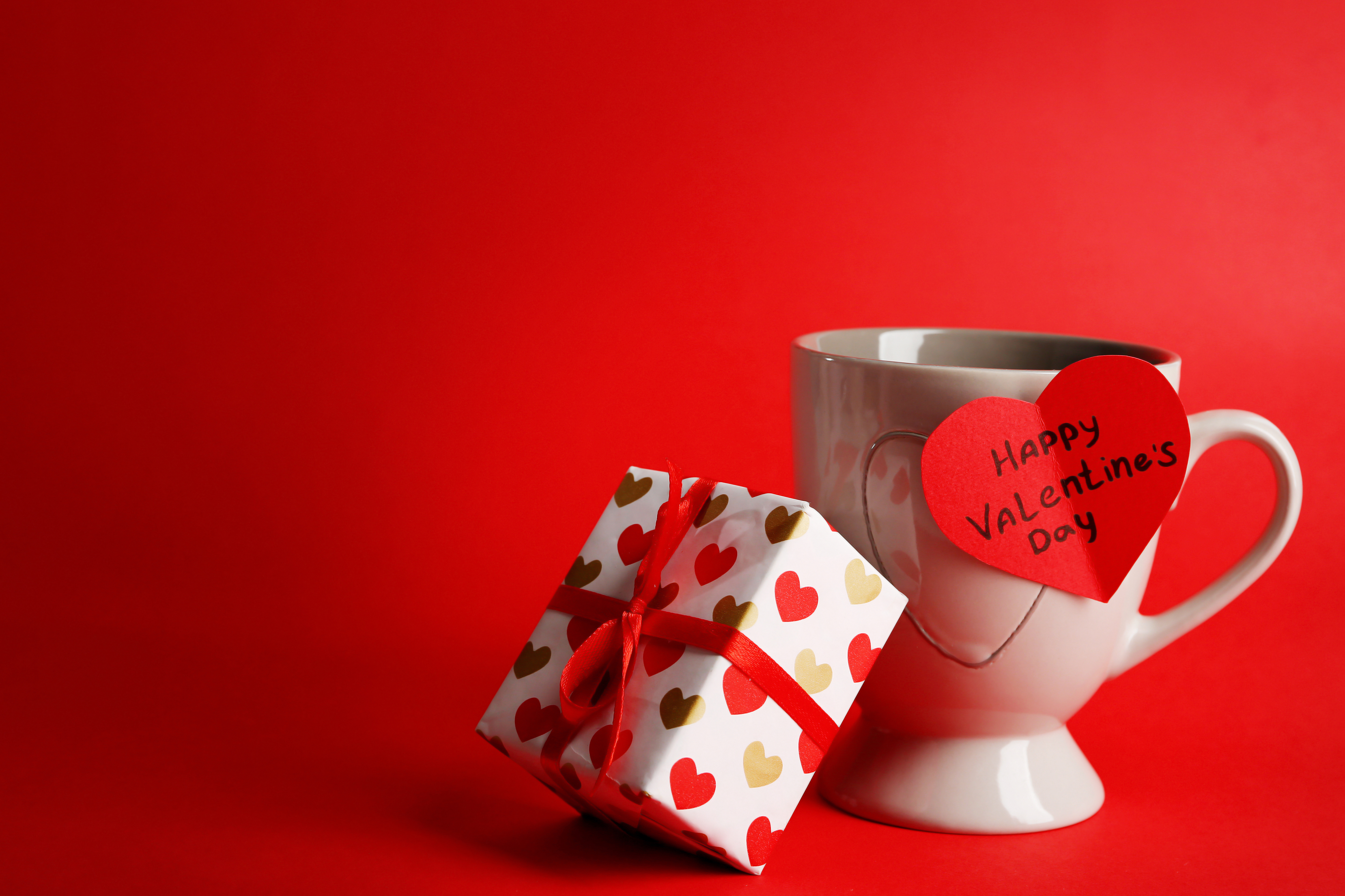 Скачать картинку Красный, Чашка, Подарки, День Святого Валентина, Праздничные в телефон бесплатно.
