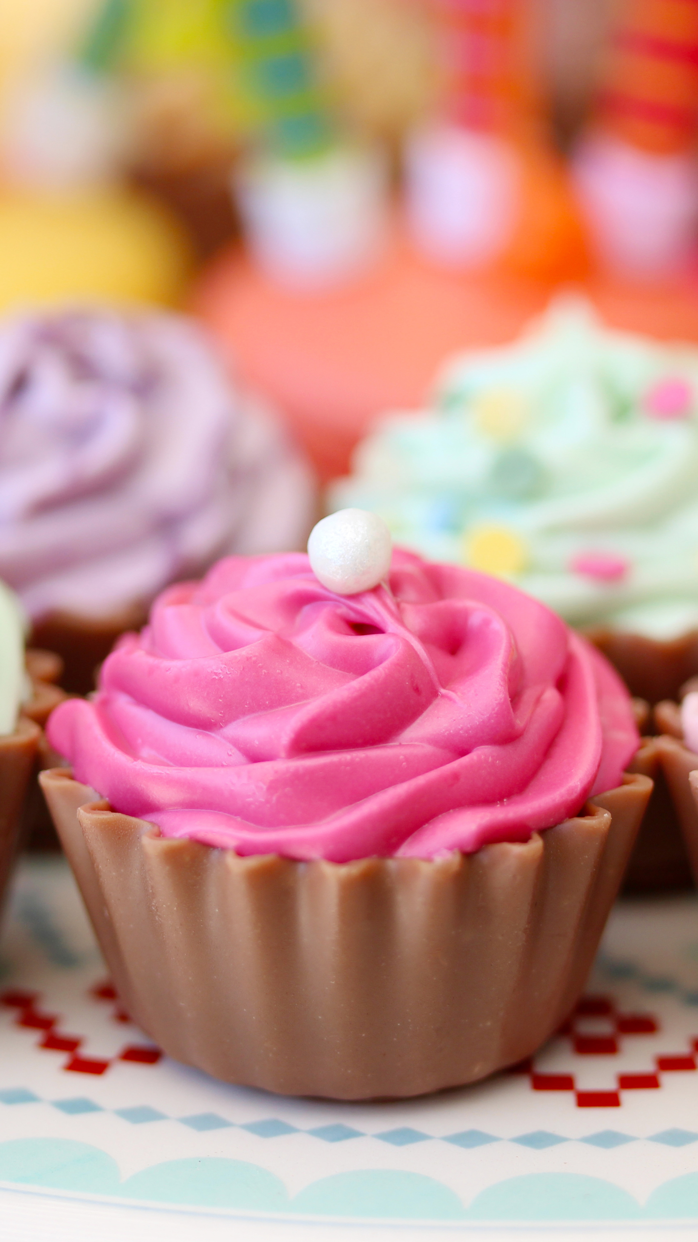Download mobile wallpaper Food, Dessert, Cream, Sweets, Cupcake, Pastry for free.