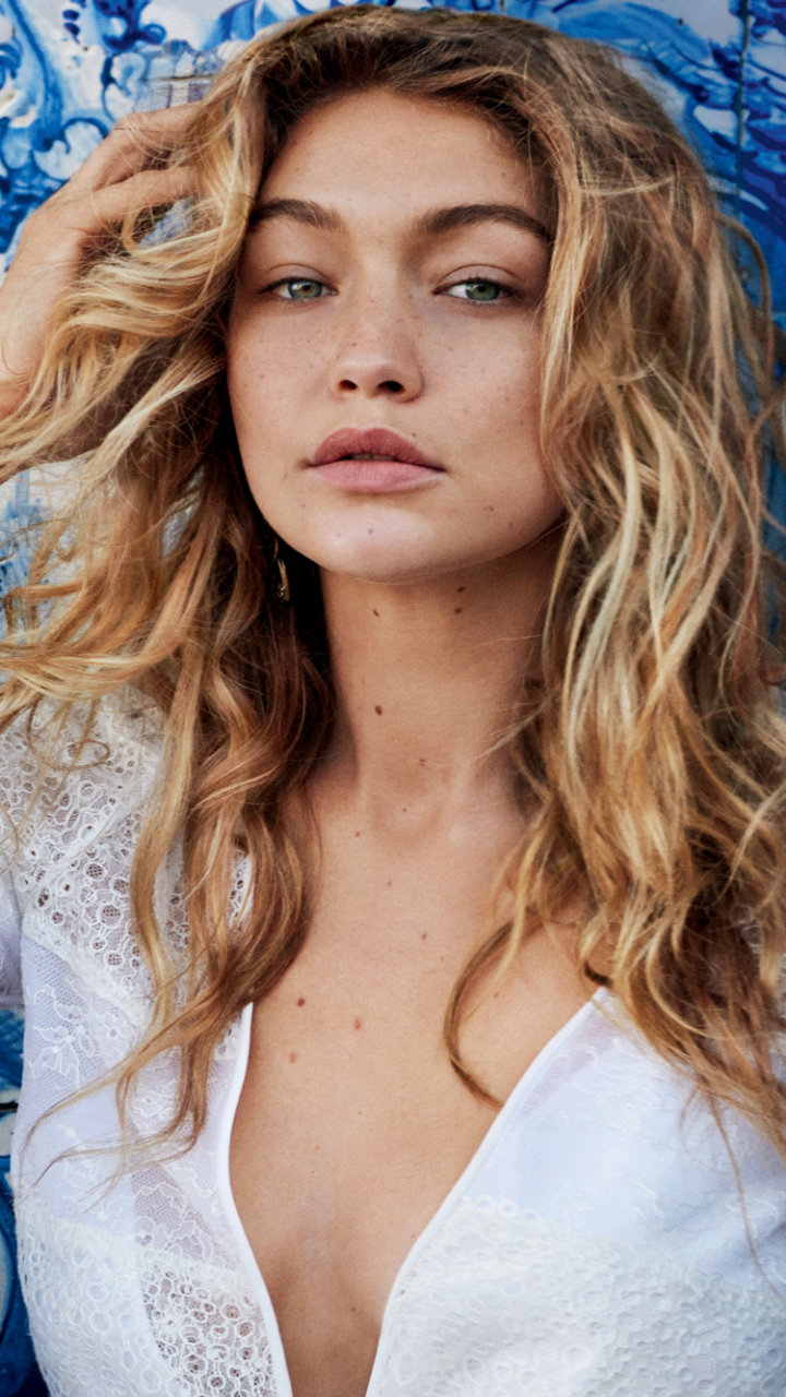 Download mobile wallpaper Blonde, Model, Green Eyes, American, Celebrity, Gigi Hadid for free.