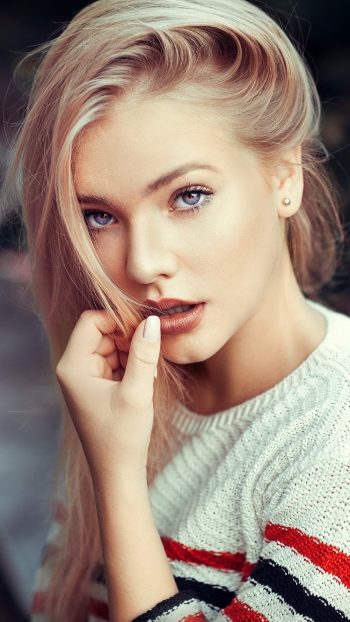 Download mobile wallpaper Blonde, Sweater, Model, Women, Blue Eyes, Eva Mikulski for free.