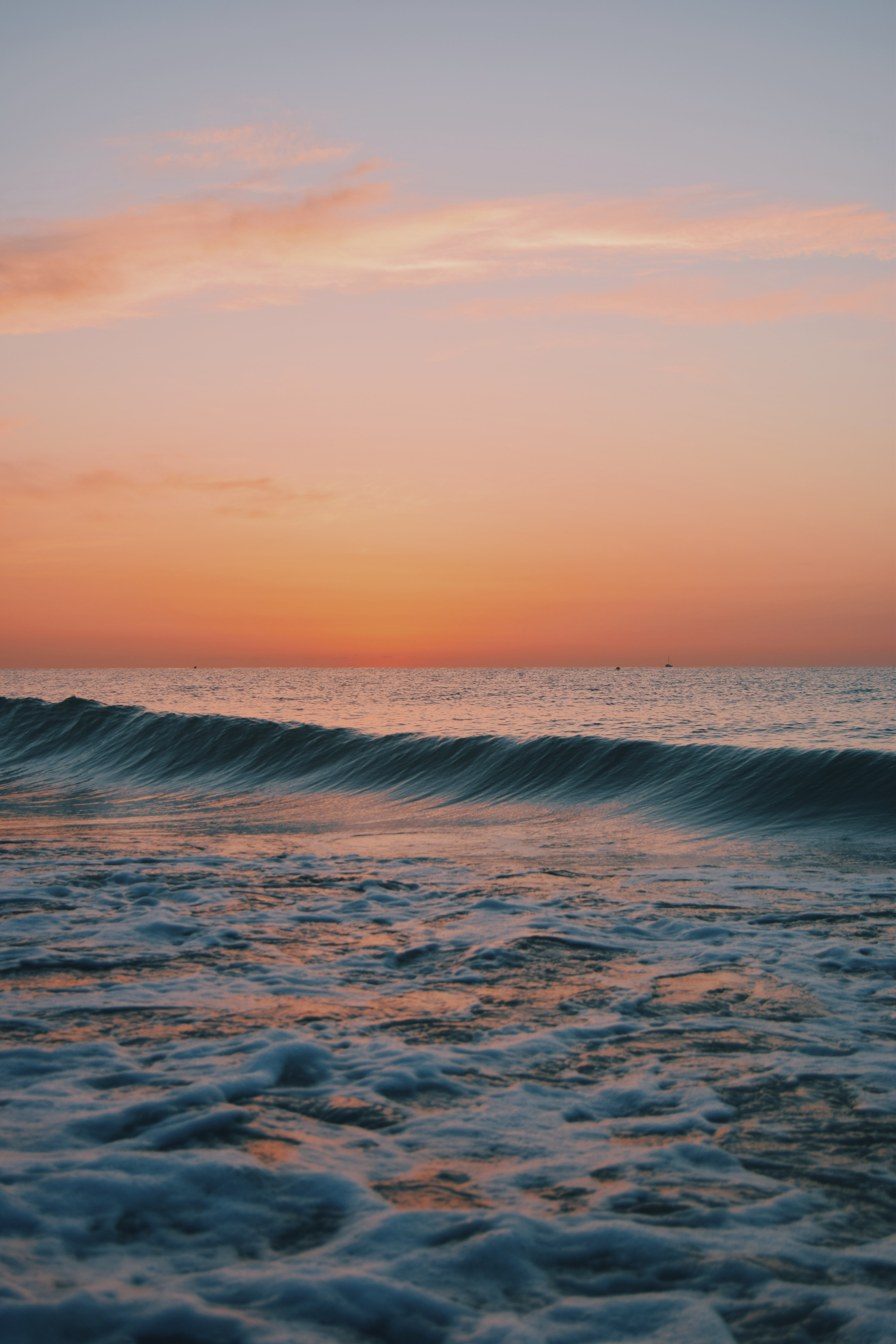Handy-Wallpaper Natur, Sunset, Waves, Horizont, Wasser, Ozean kostenlos herunterladen.