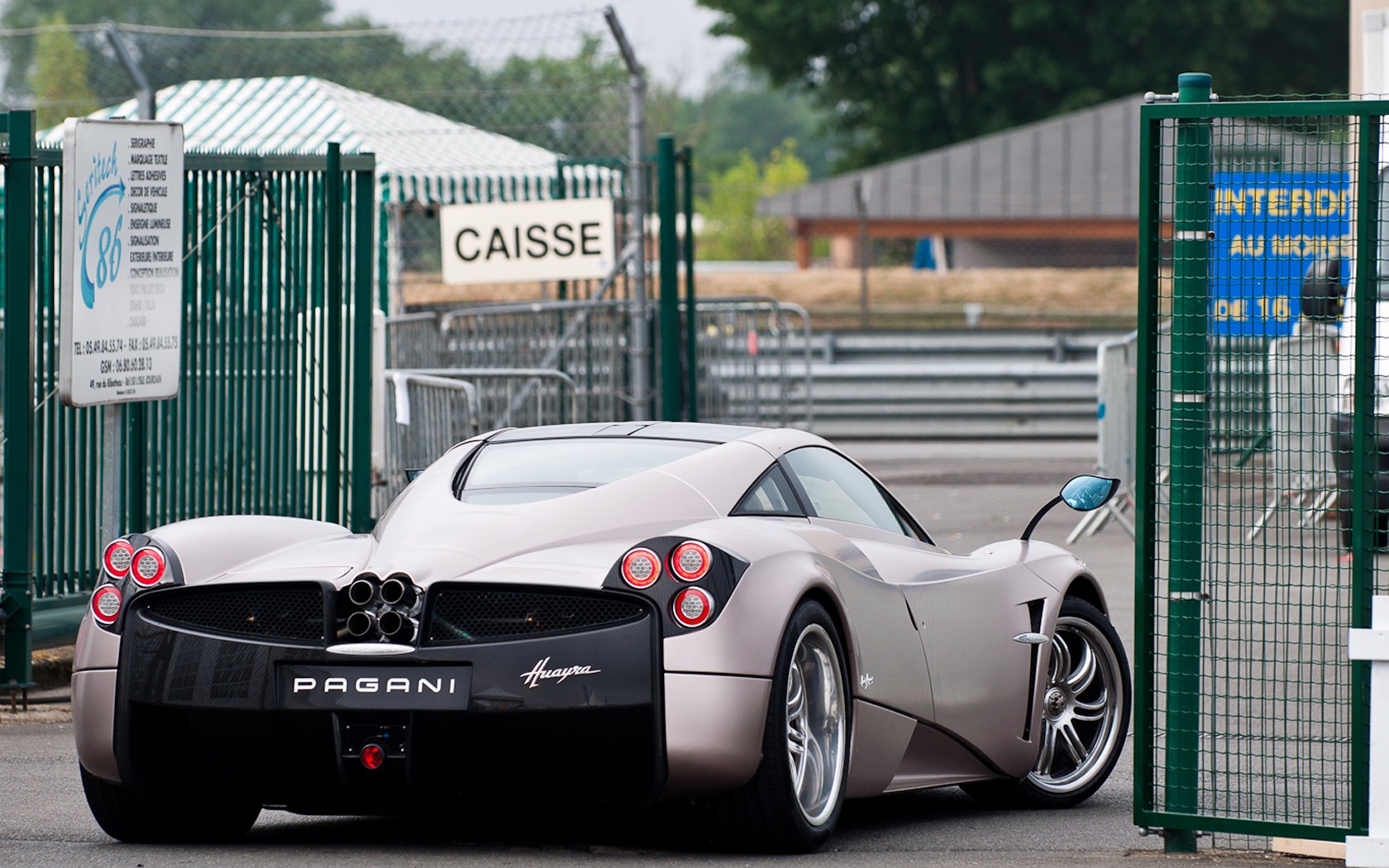 Handy-Wallpaper Pagani, Fahrzeuge kostenlos herunterladen.