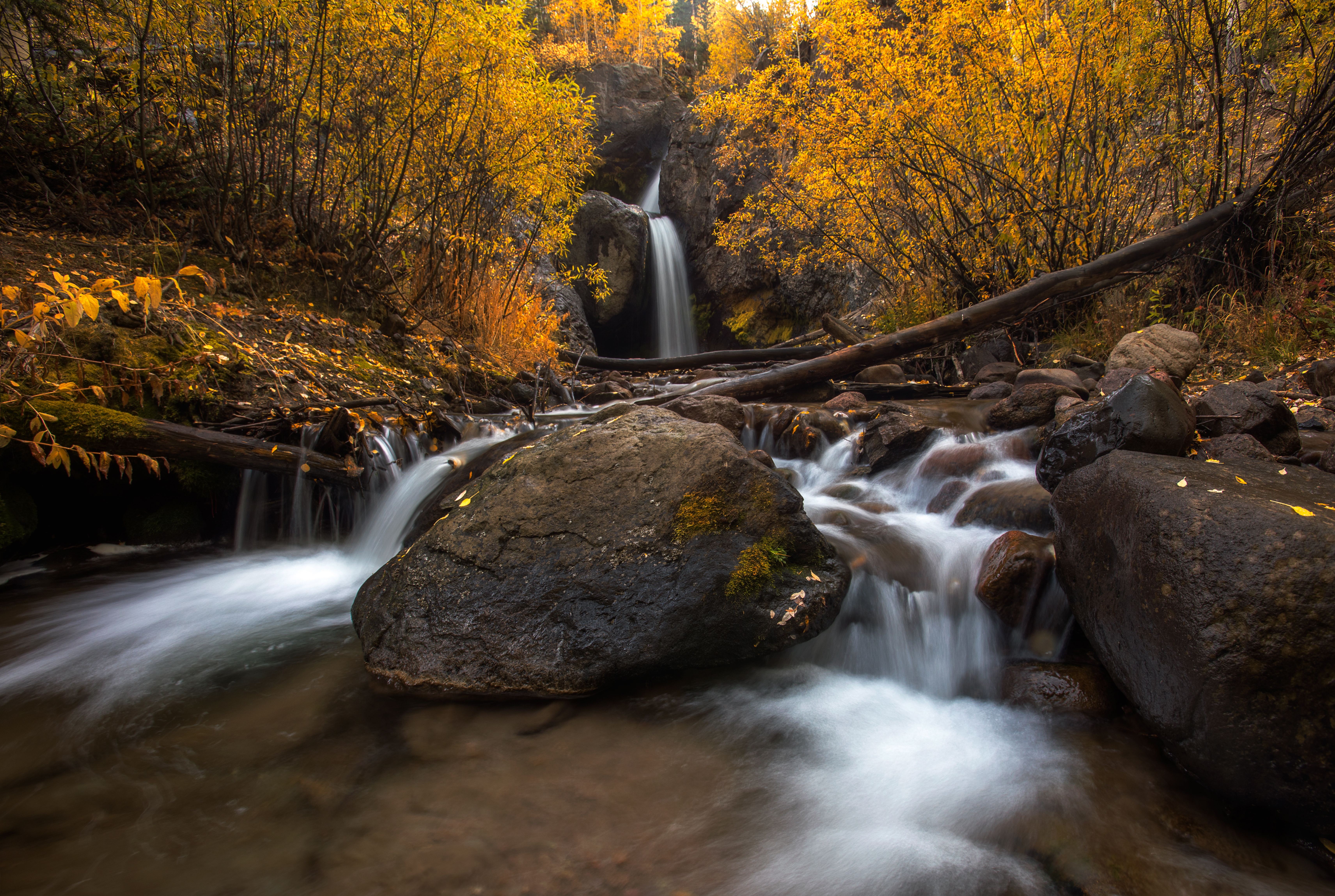 Descarga gratuita de fondo de pantalla para móvil de Naturaleza, Otoño, Chorro, Tierra/naturaleza.