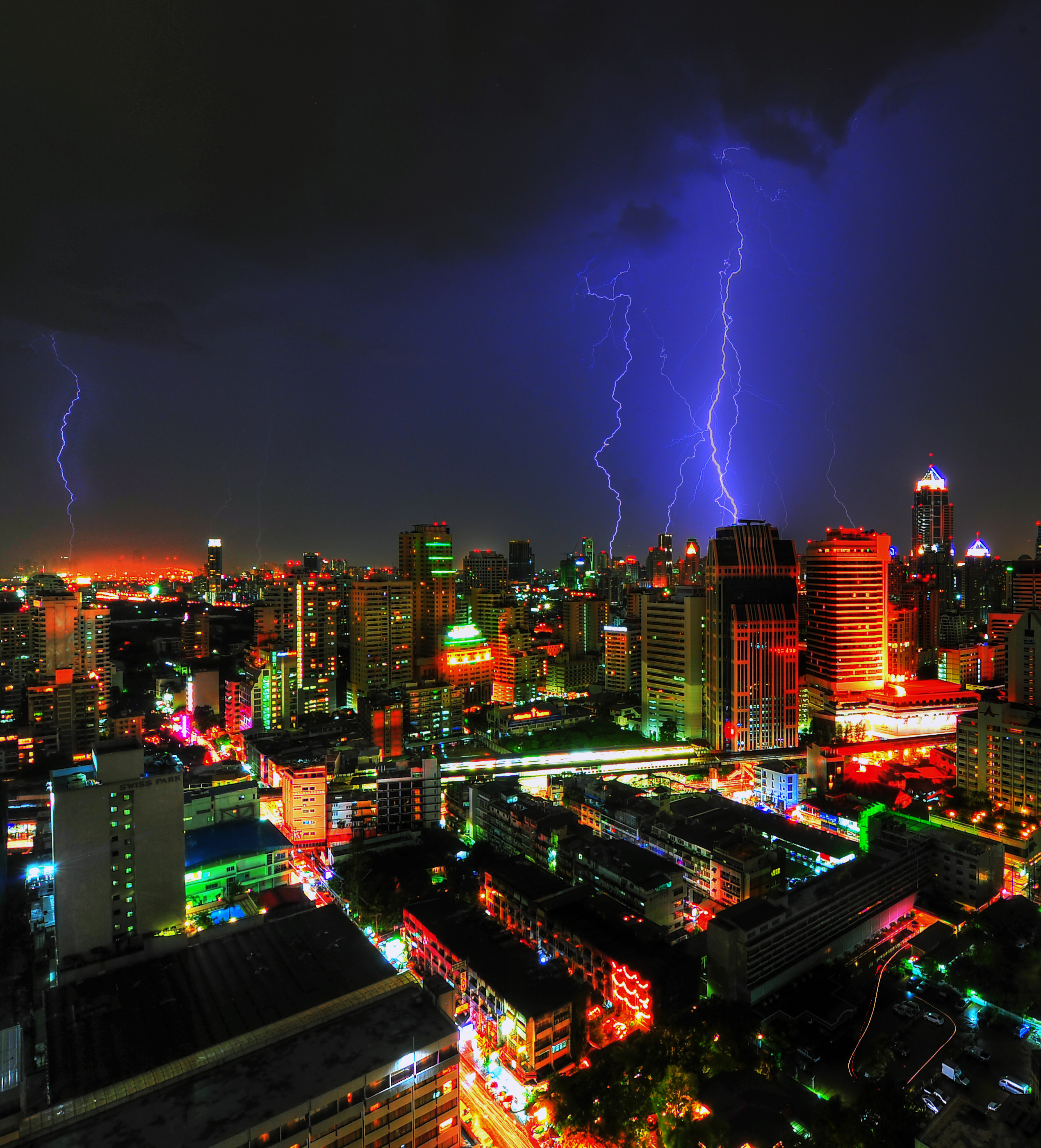 148377 скачать обои молния, ночной город, бангкок, таиланд, города, здания - заставки и картинки бесплатно