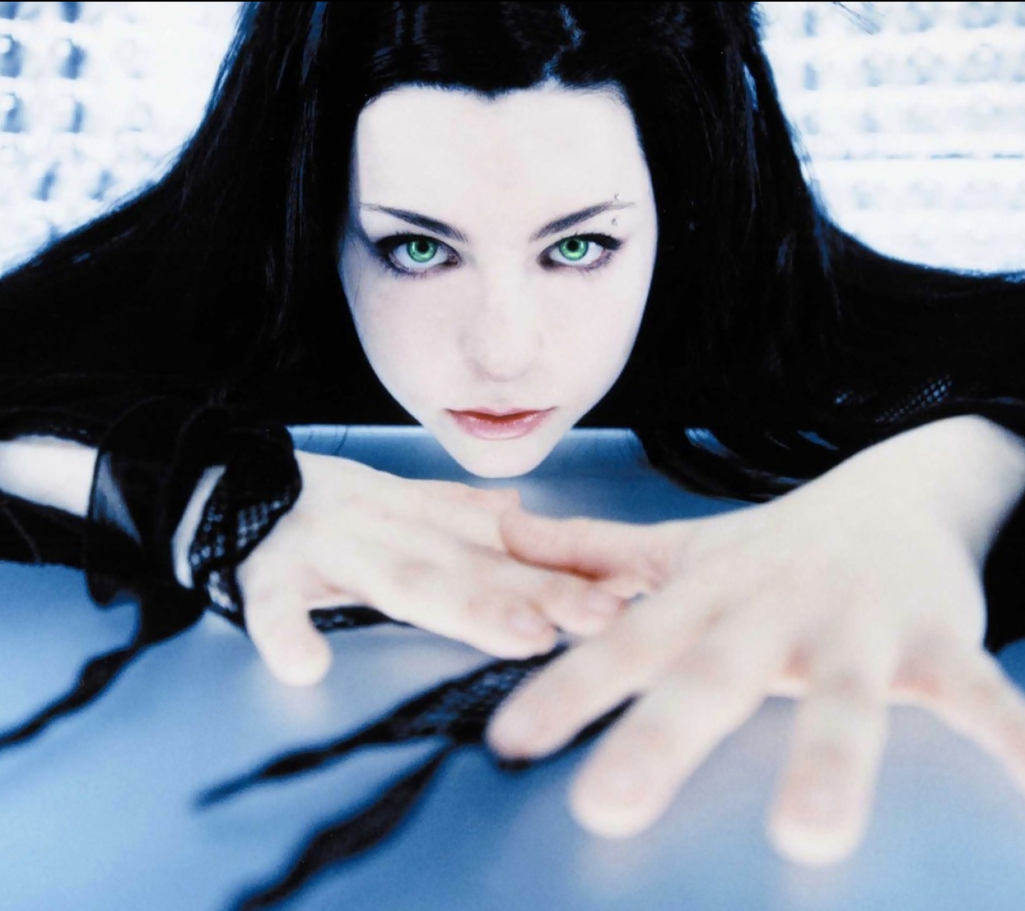 Download mobile wallpaper Evanescence, Music for free.