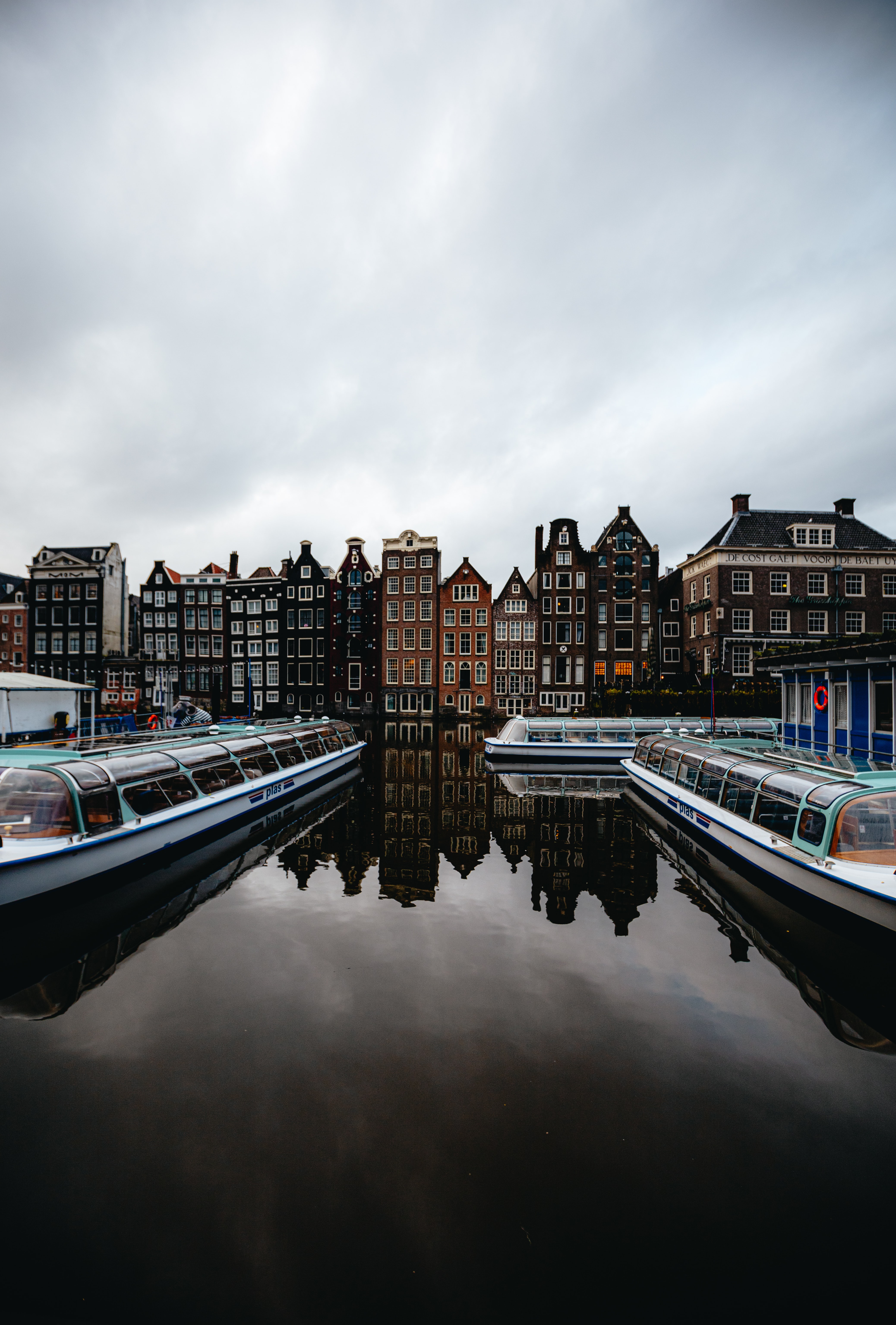 69961 скачать обои амстердам, здания, лодки, архитектура, города, река, город - заставки и картинки бесплатно