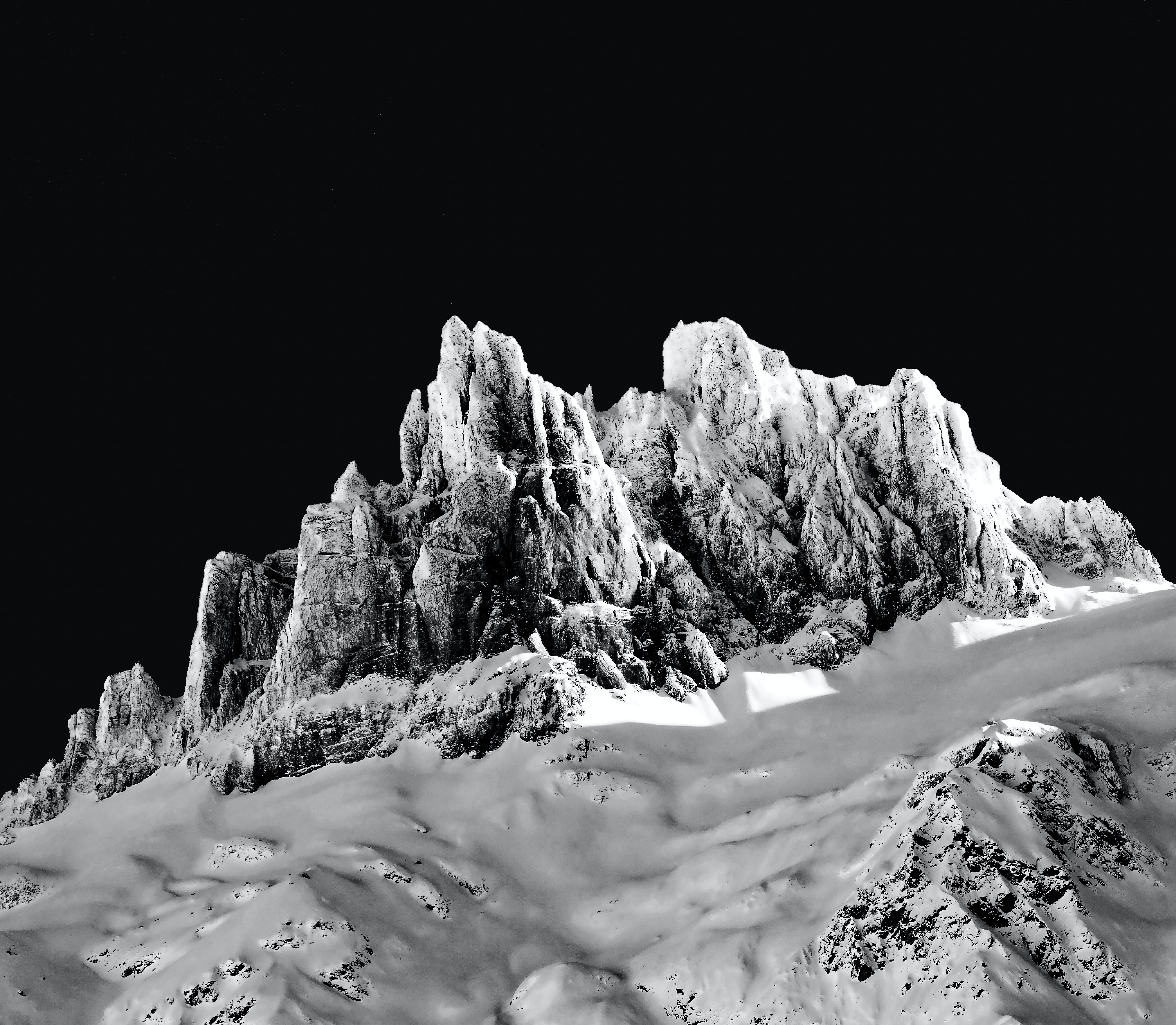 Descarga gratuita de fondo de pantalla para móvil de Naturaleza, Nieve, Montaña, Arriba, Bw, Vértice, Chb.