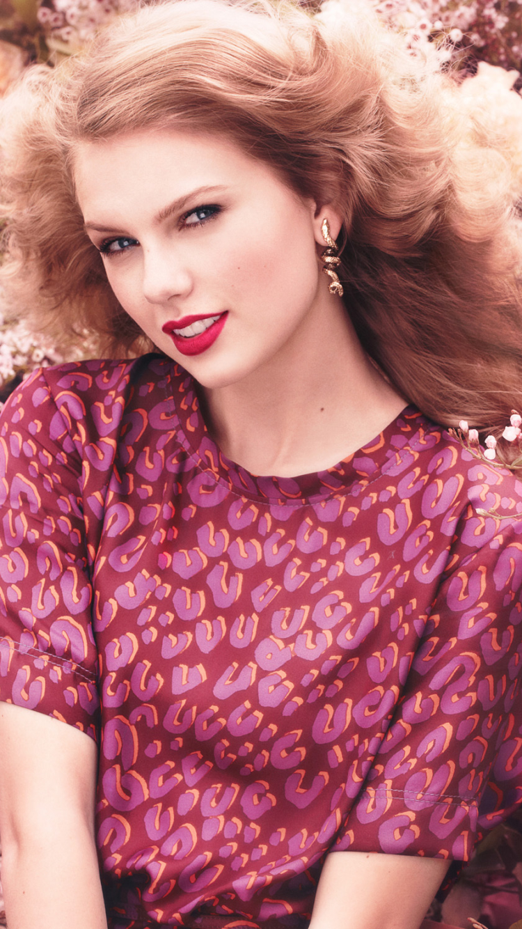 Download mobile wallpaper Music, Smile, Singer, Blonde, Earrings, Blue Eyes, American, Taylor Swift, Lipstick for free.