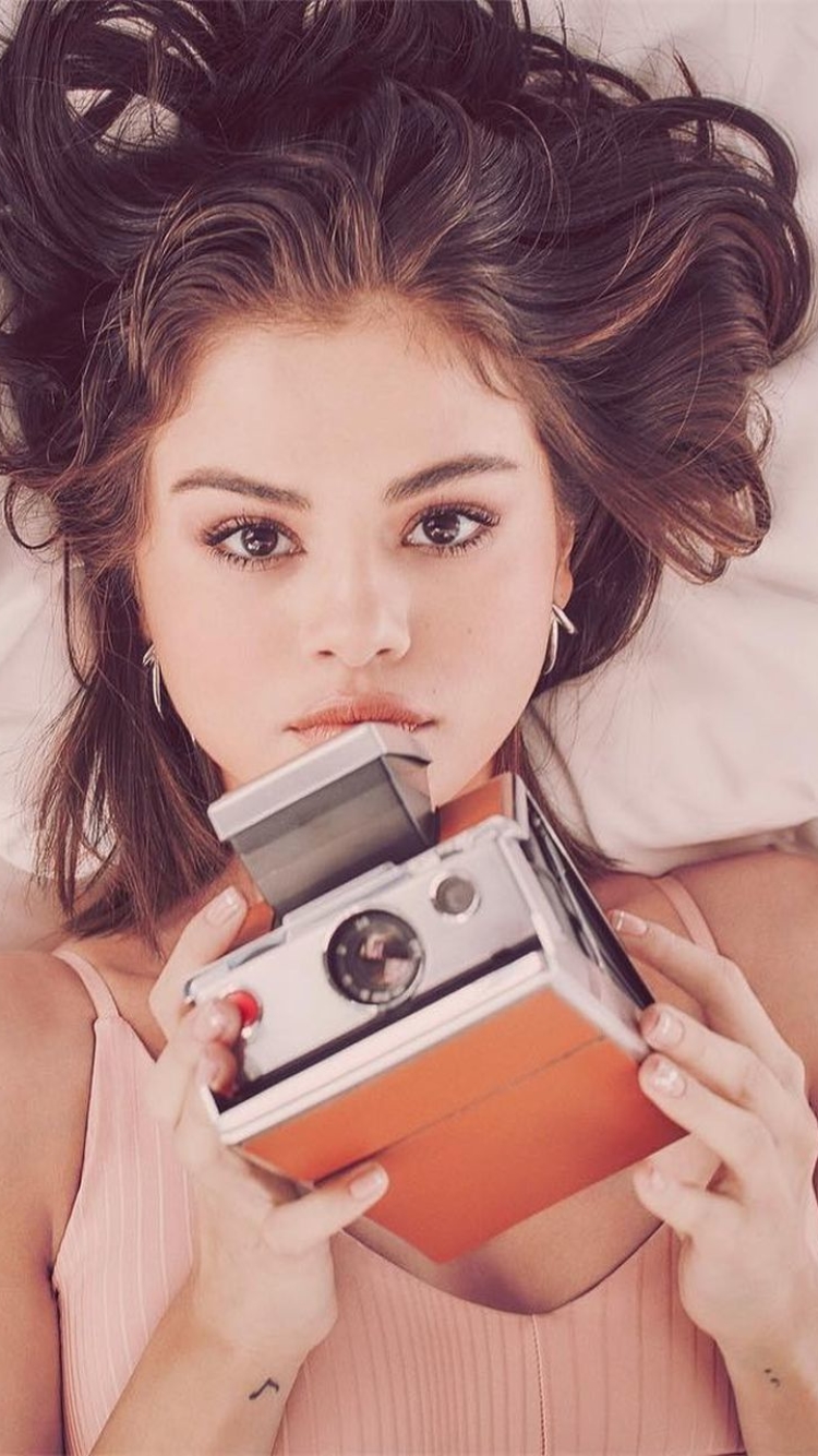 Download mobile wallpaper Music, Selena Gomez, Singer, Brunette, Brown Eyes, Actress for free.