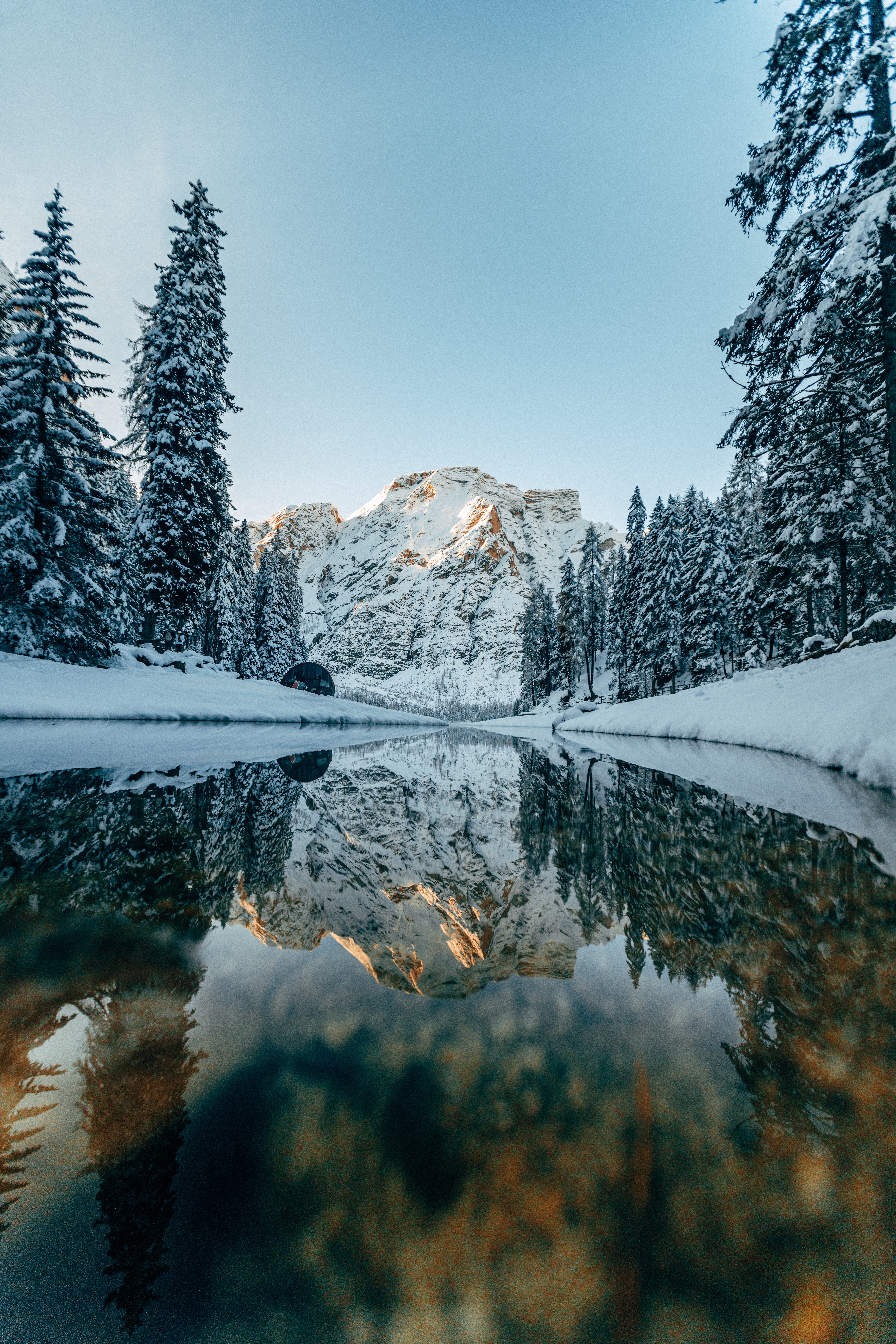 Скачать картинку Природа, Гора, Река, Снег, Зима в телефон бесплатно.