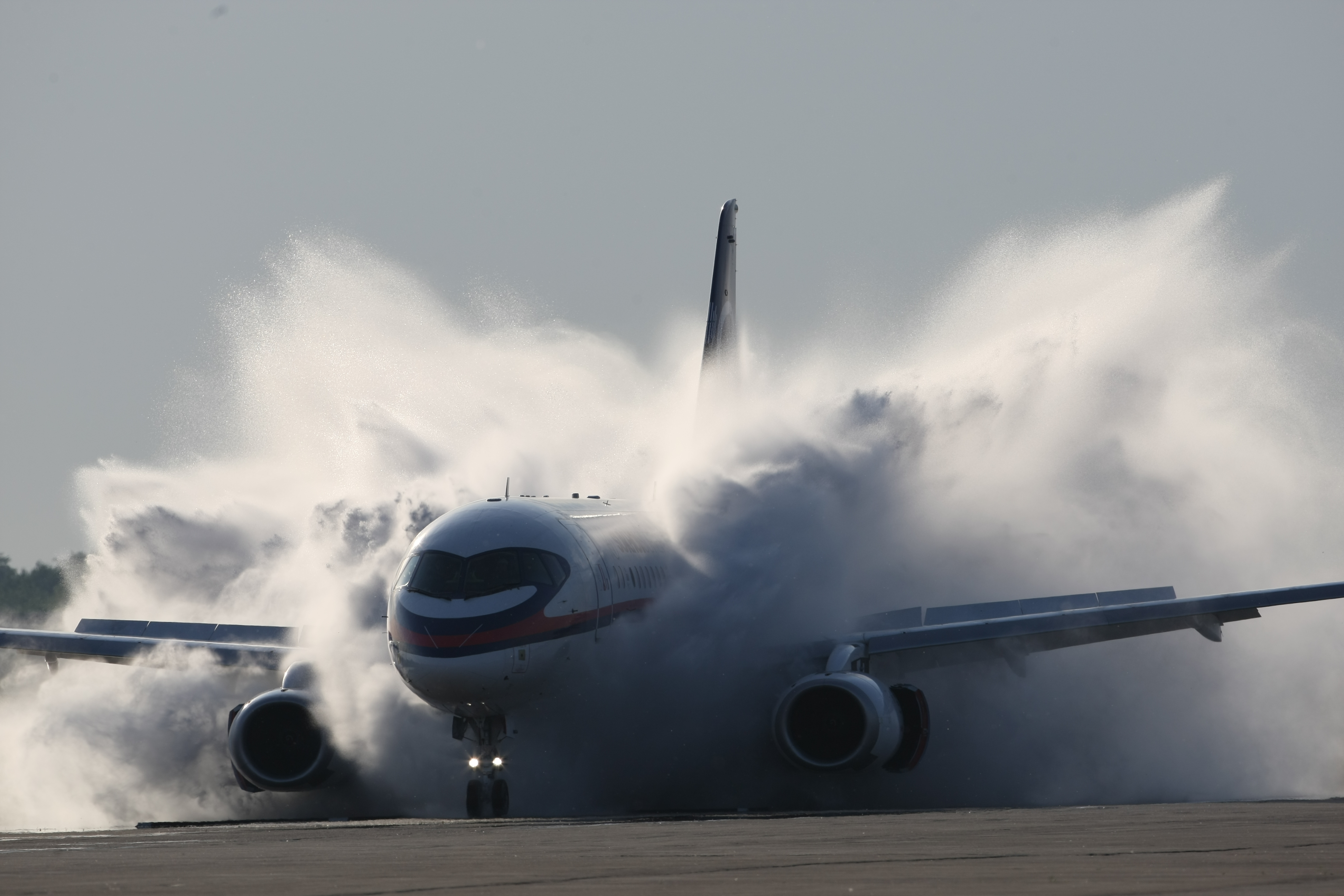 65802 скачать картинку дым, разное, 100, самолет, пыль, сухой, superjet - обои и заставки бесплатно