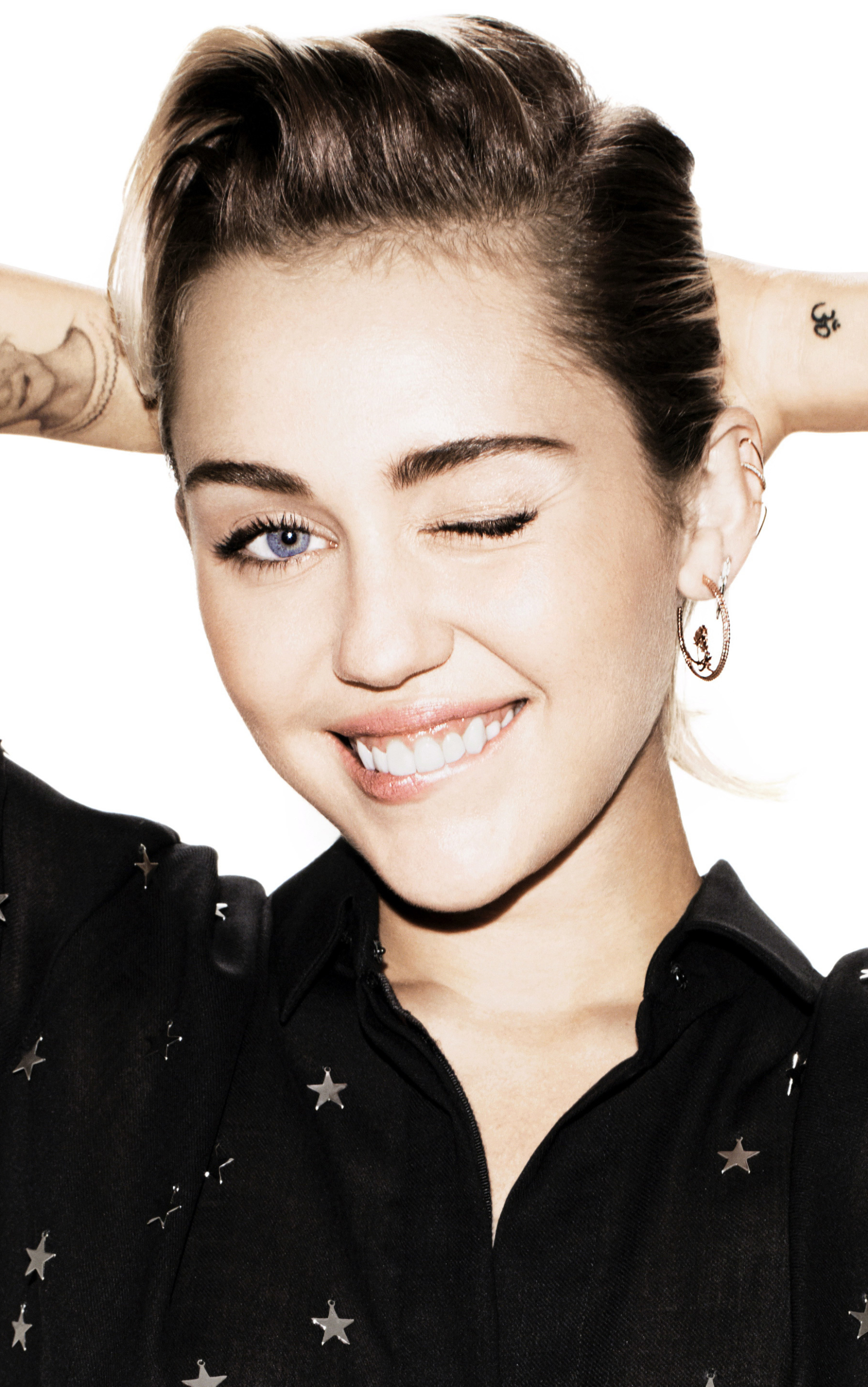 Download mobile wallpaper Music, Smile, Singer, Brunette, American, Wink, Miley Cyrus, Actress for free.