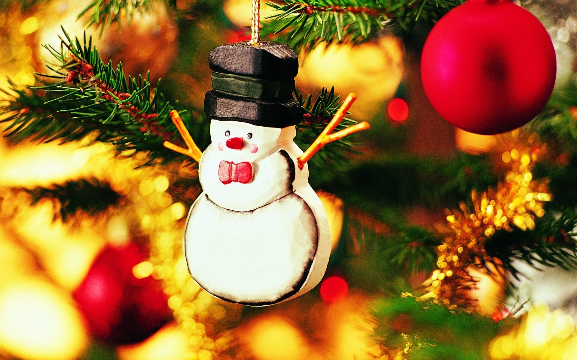 Скачать картинку Снеговик, Рождественские Украшения, Рождество, Праздничные в телефон бесплатно.