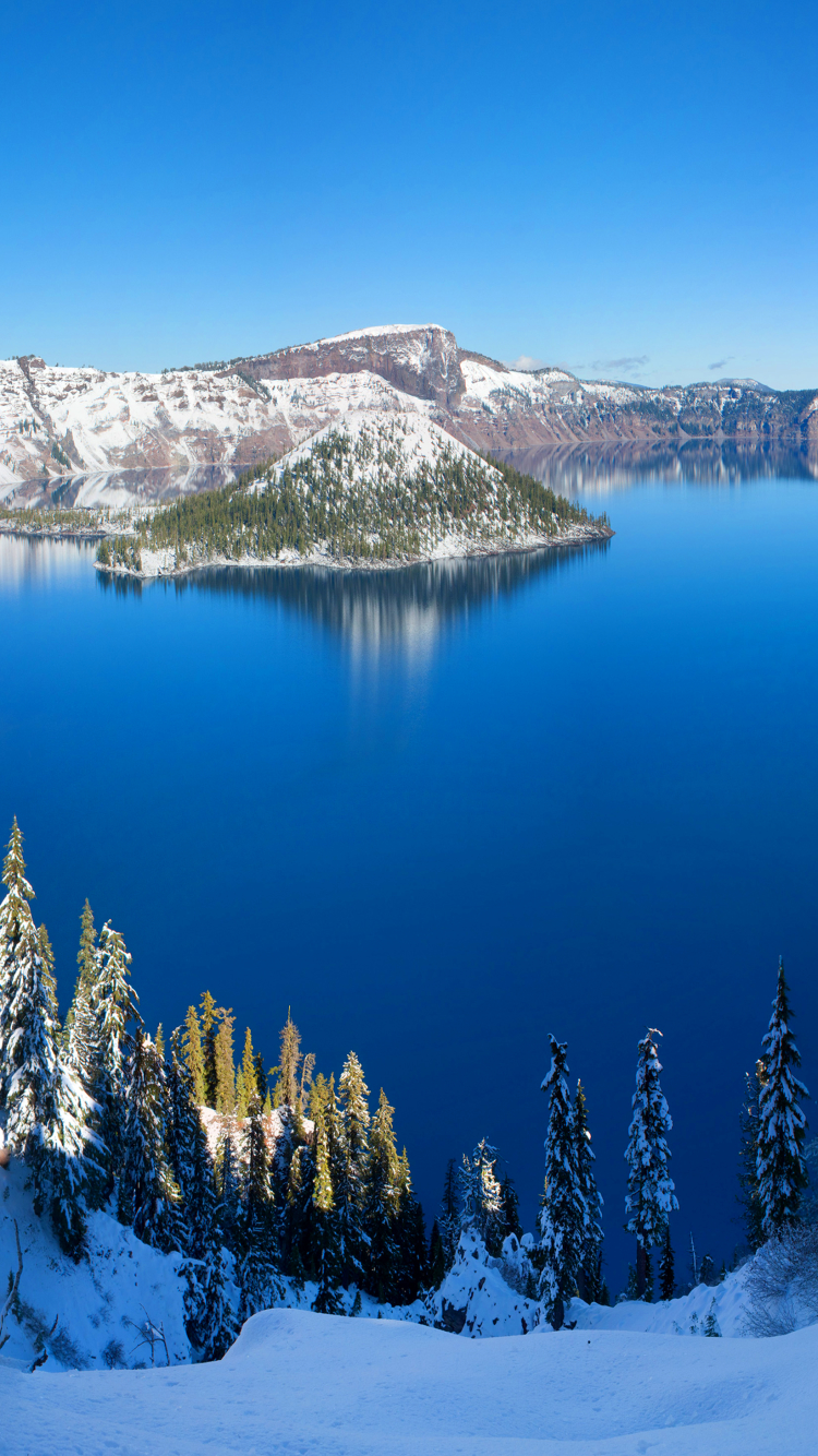 Скачать картинку Зима, Снег, Гора, Озеро, Земля, Орегон, Земля/природа, Кратерное Озеро в телефон бесплатно.
