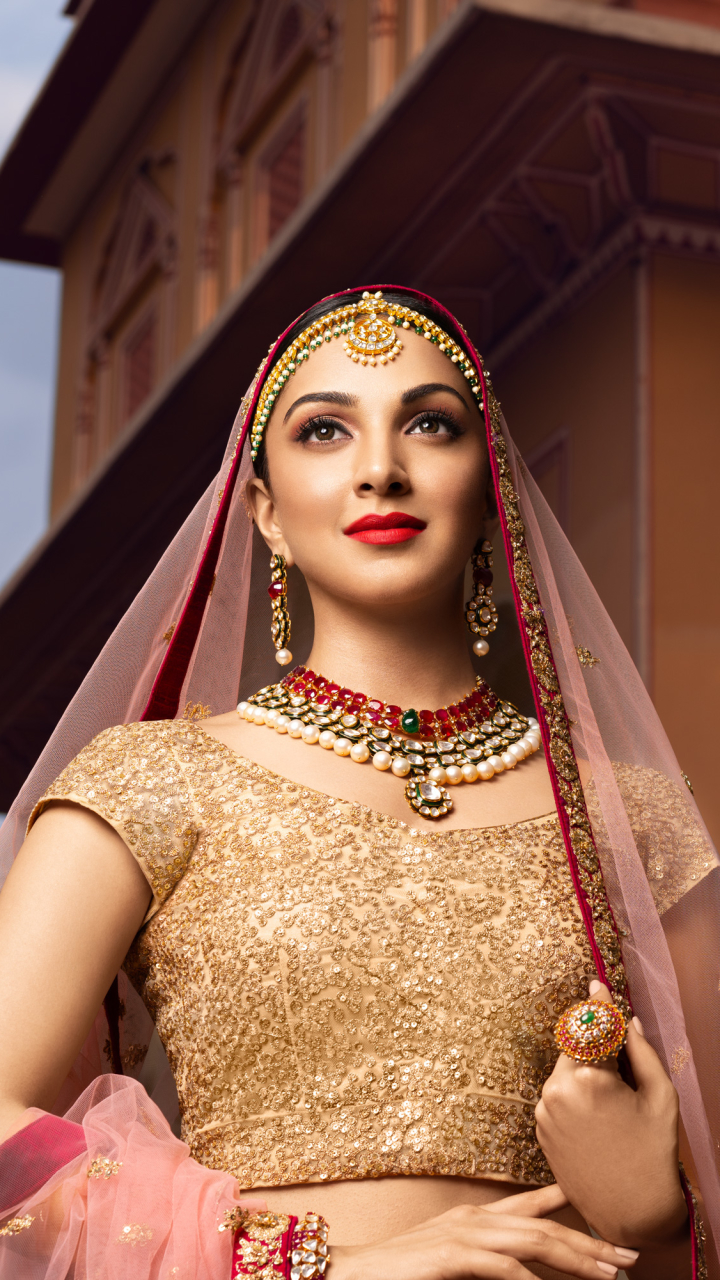 Download mobile wallpaper Jewelry, Indian, Celebrity, Actress, Lipstick, Bollywood, Kiara Advani for free.