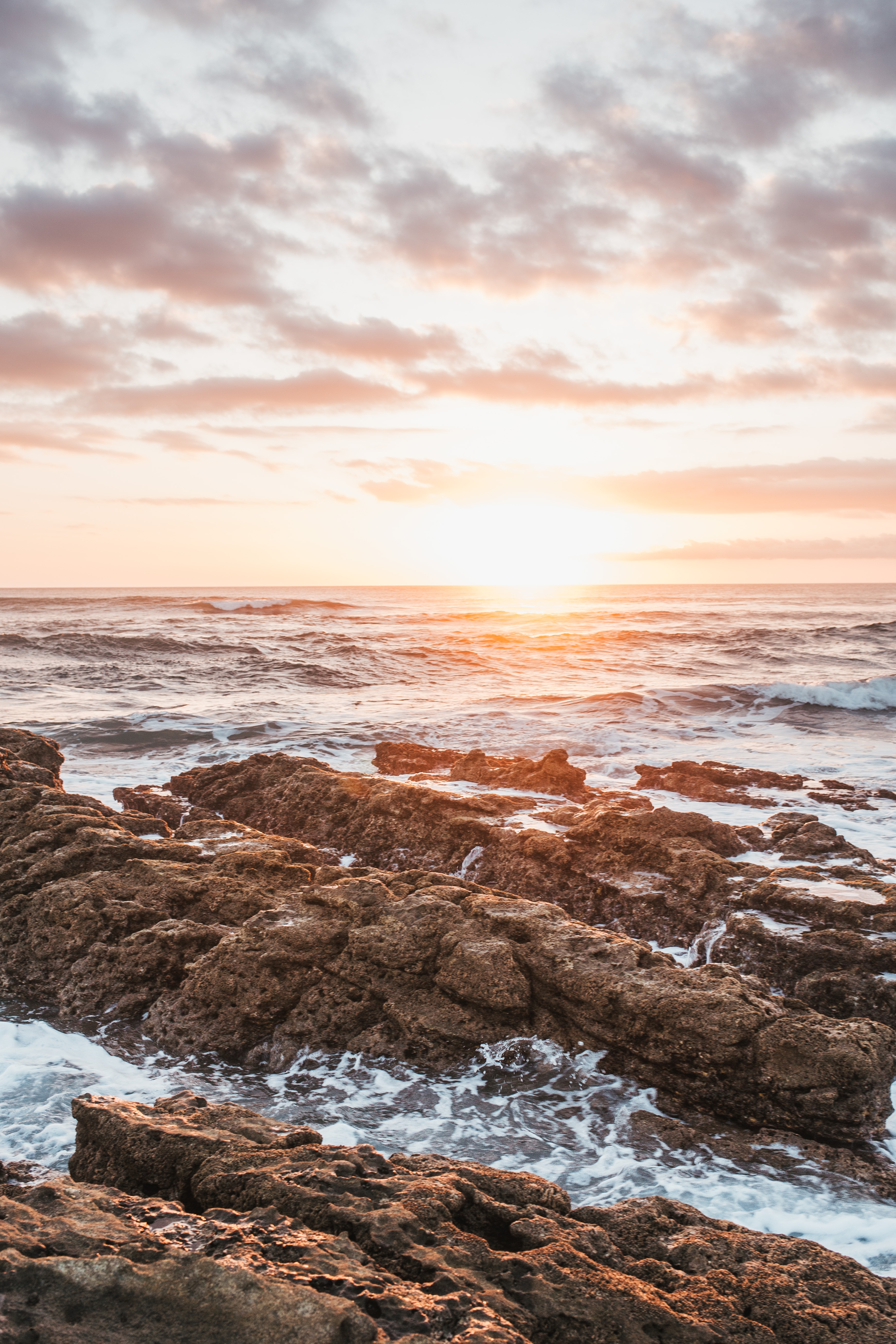 Free download wallpaper Sea, Coast, Sunlight, Sunset, Nature, Waves on your PC desktop