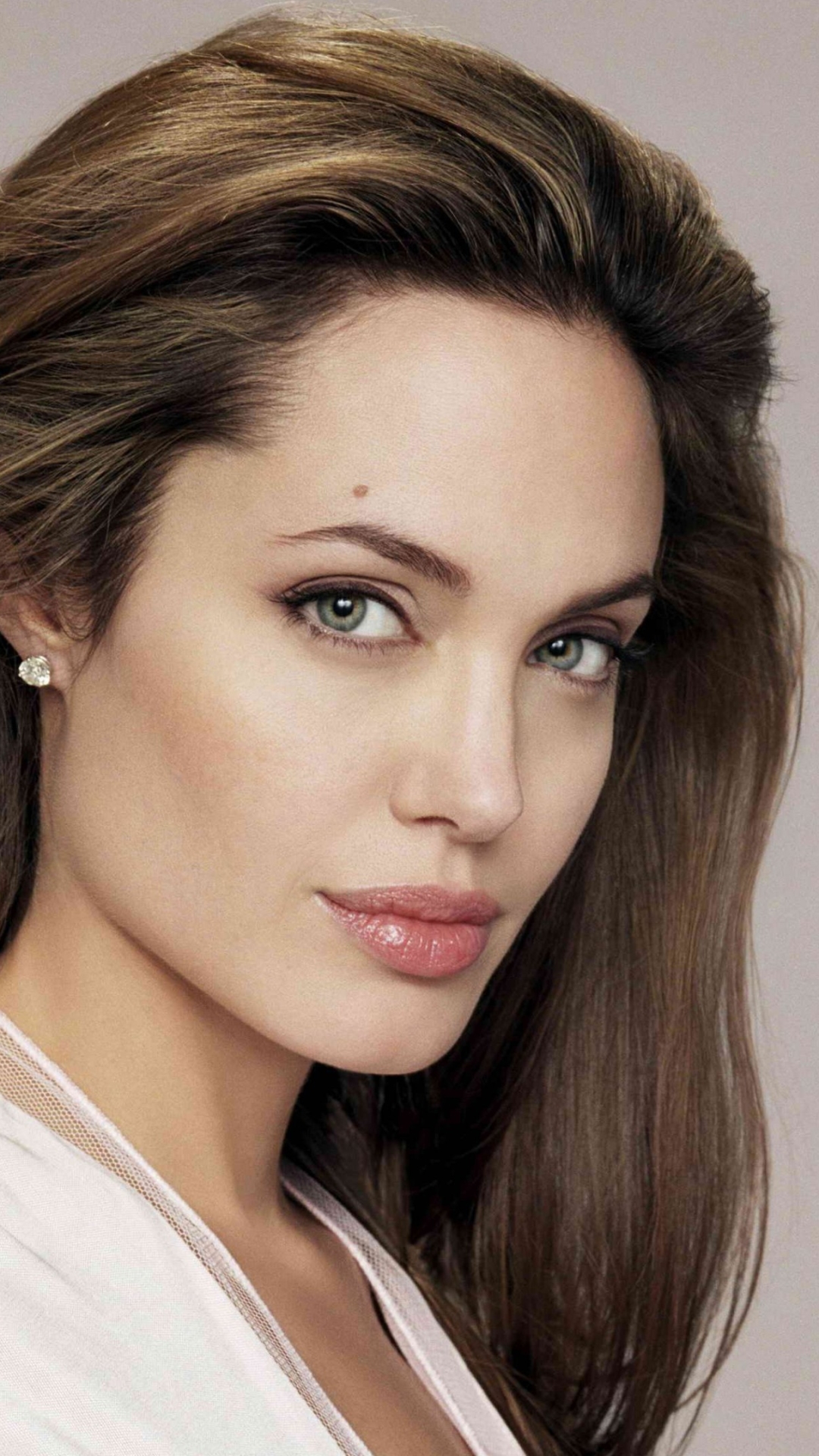 Handy-Wallpaper Angelina Jolie, Gesicht, Brünette, Amerikanisch, Berühmtheiten, Darstellerin kostenlos herunterladen.