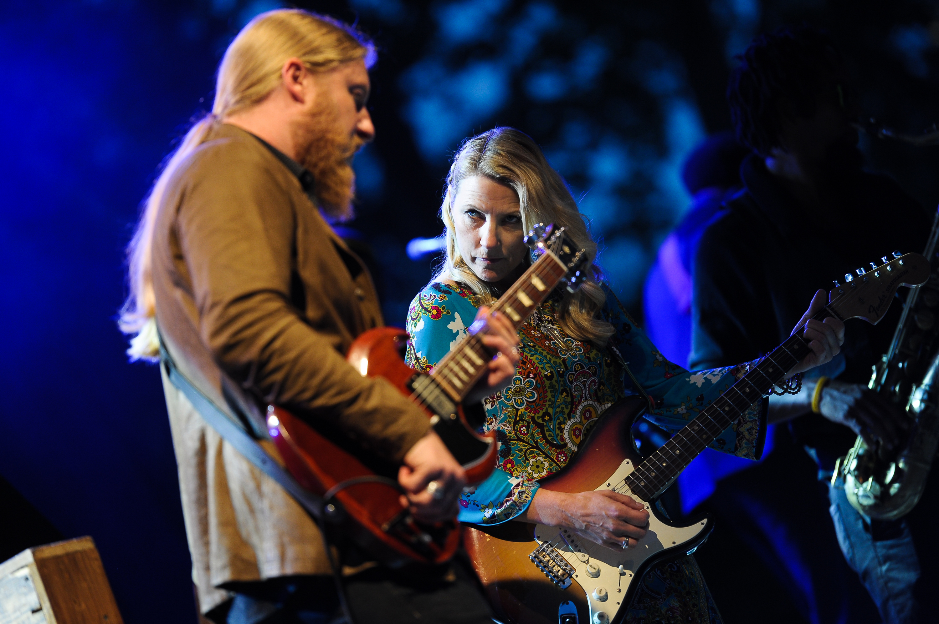 Завантажити шпалери Група Tedeschi Trucks на телефон безкоштовно