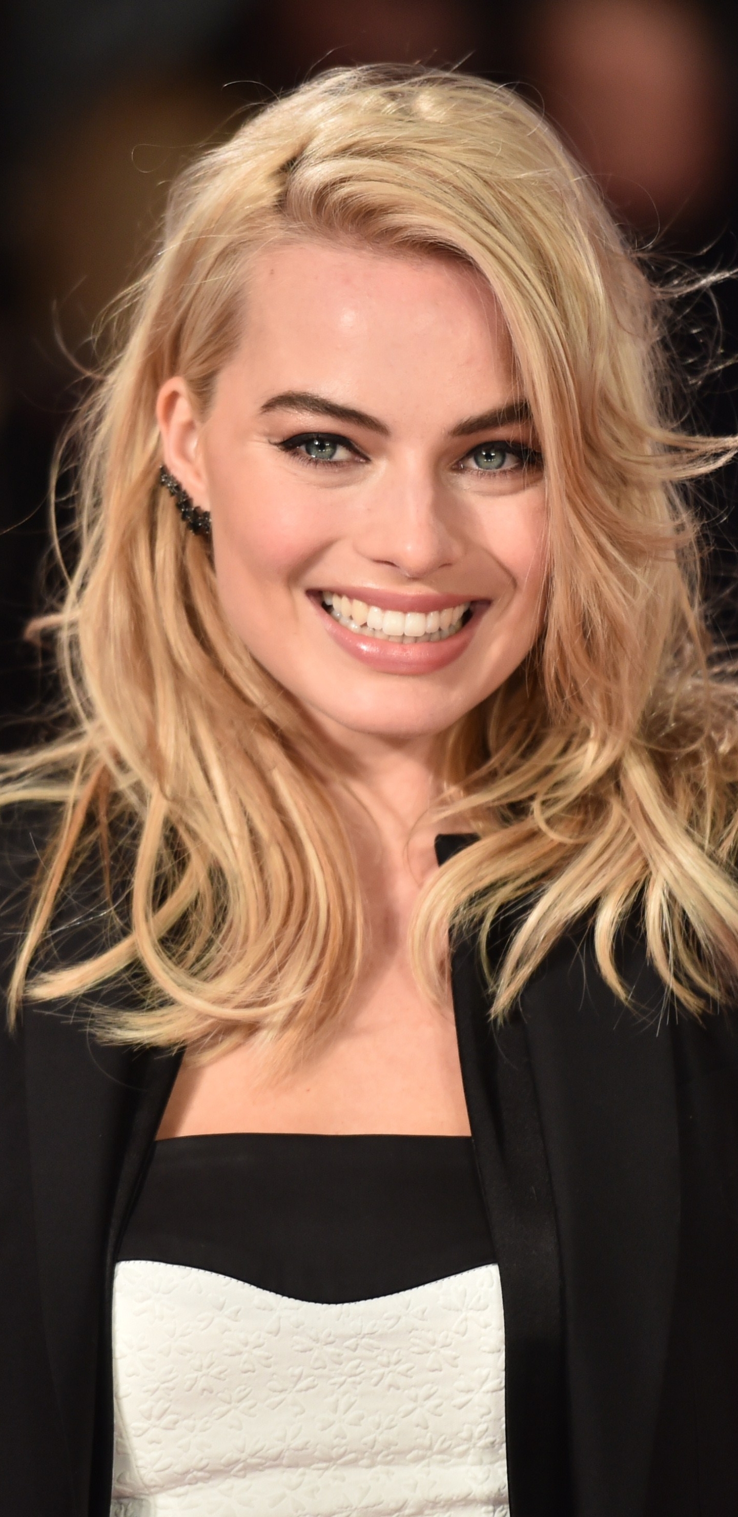 Descarga gratuita de fondo de pantalla para móvil de Sonreír, Rubio, Celebridades, Rubia, Margot Robbie.