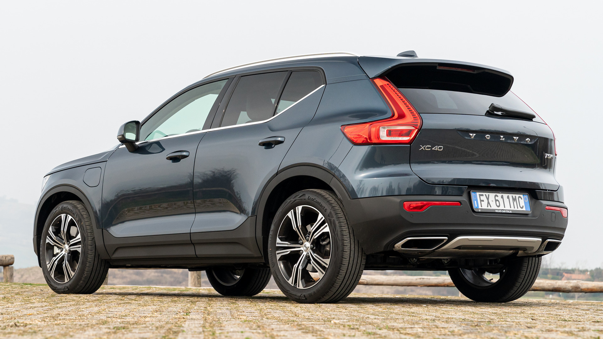 Download mobile wallpaper Volvo, Volvo Xc40, Vehicles, Volvo Xc40 Twin Engine Inscription for free.