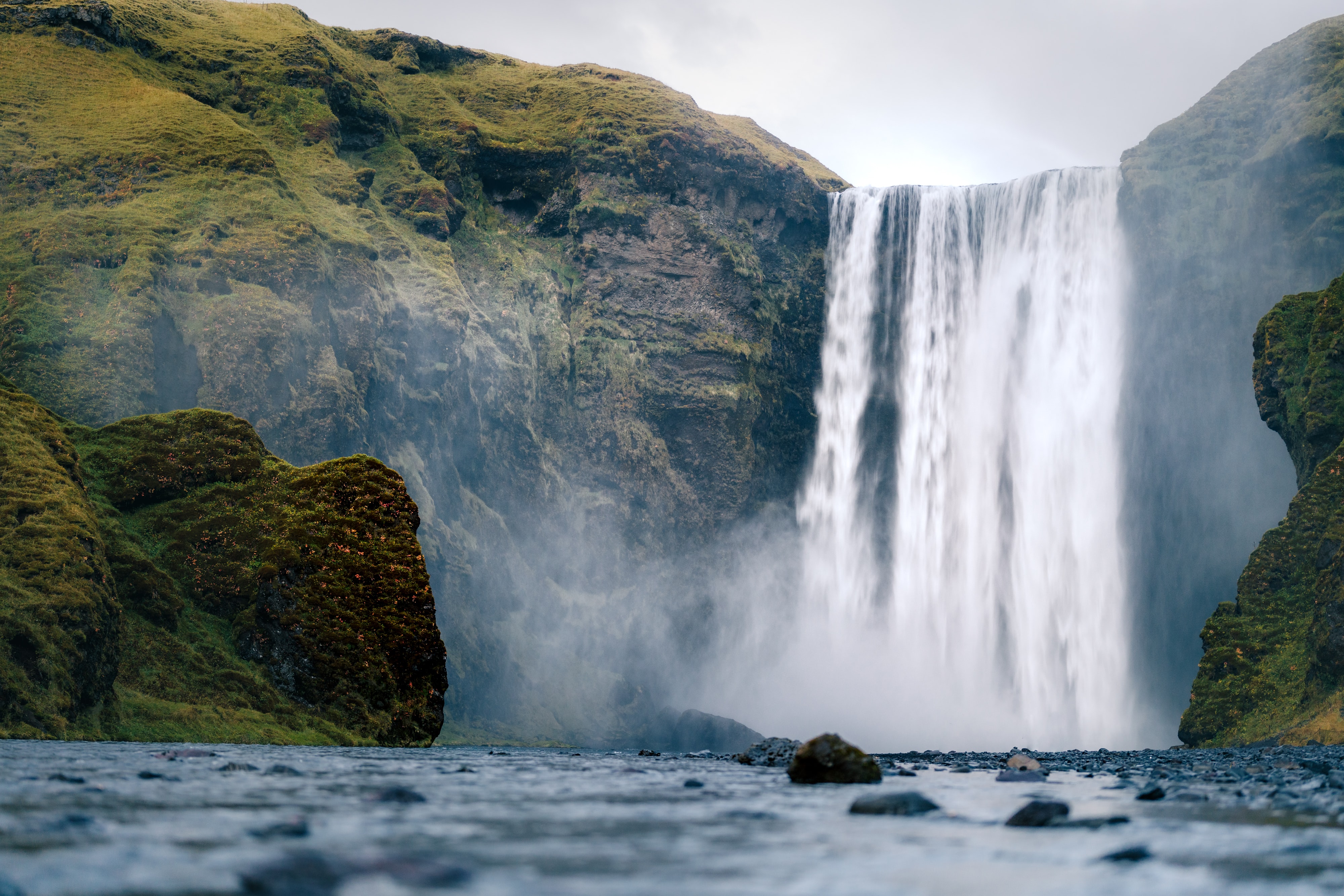 514831 baixar papel de parede terra/natureza, skógafoss, islândia, cachoeira, cachoeiras - protetores de tela e imagens gratuitamente
