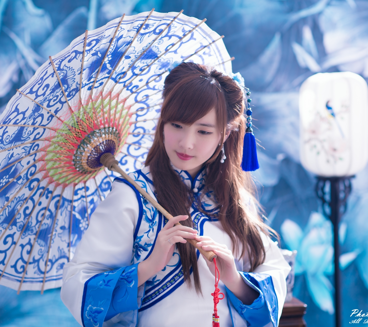 Free download wallpaper Lantern, Umbrella, Model, Women, Asian, Taiwanese, Traditional Costume, Yu Chen Zheng on your PC desktop