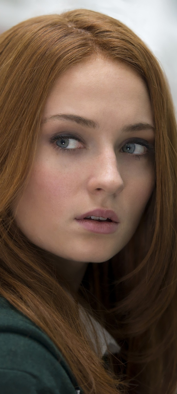 Download mobile wallpaper Redhead, English, Face, Blue Eyes, Celebrity, Actress, Sophie Turner for free.