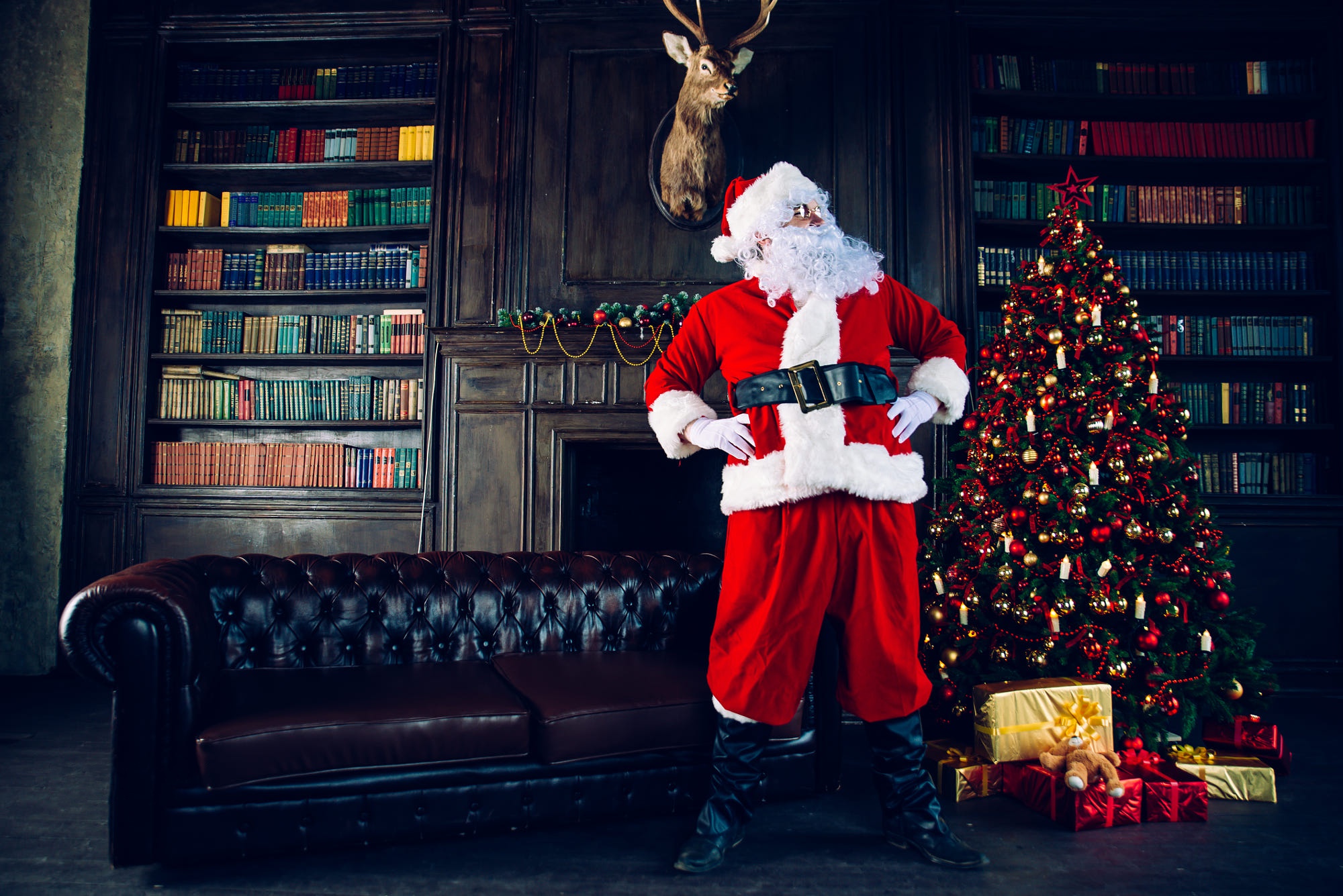 Download mobile wallpaper Christmas, Holiday, Room, Gift, Christmas Tree, Santa for free.