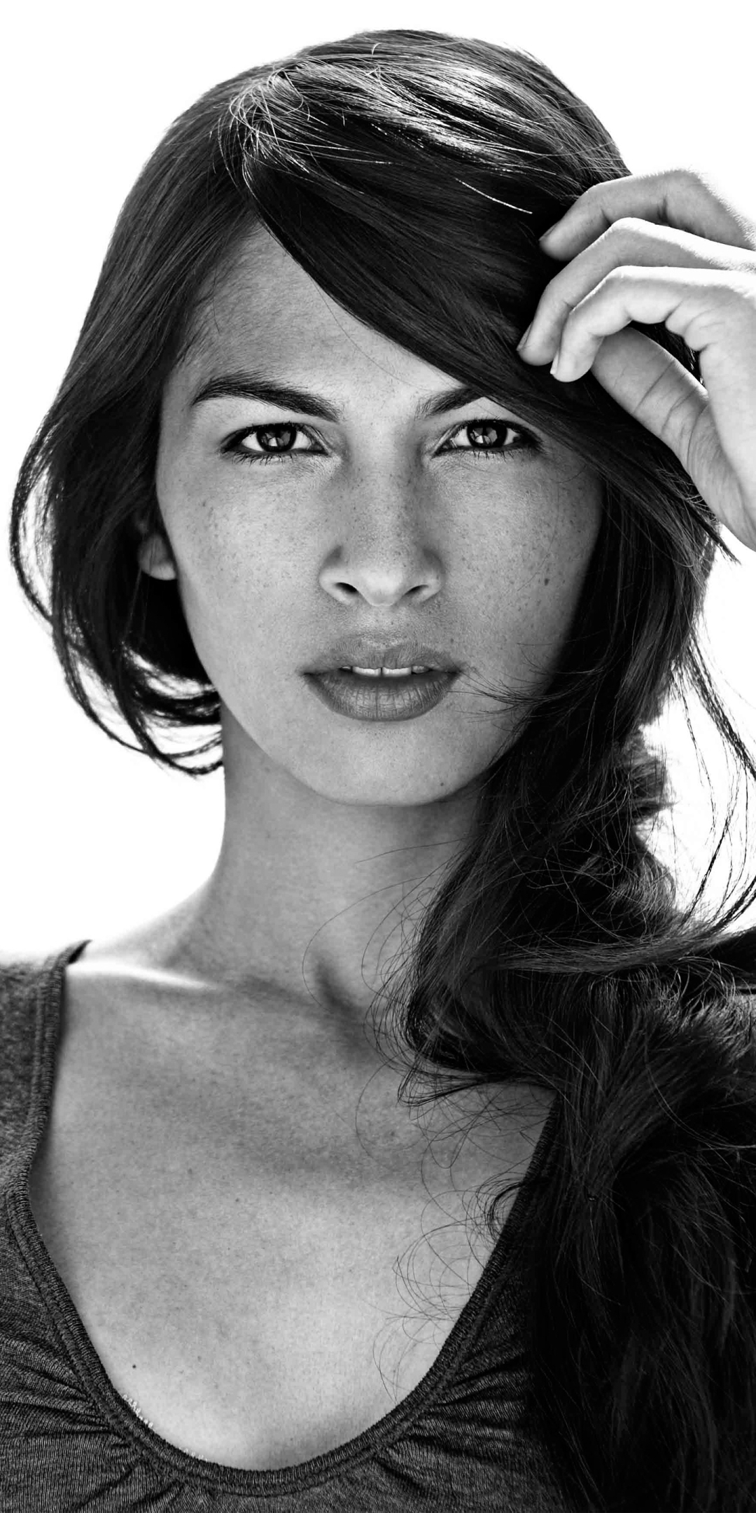 Download mobile wallpaper Monochrome, Brunette, Celebrity, Actress, Elodie Yung for free.