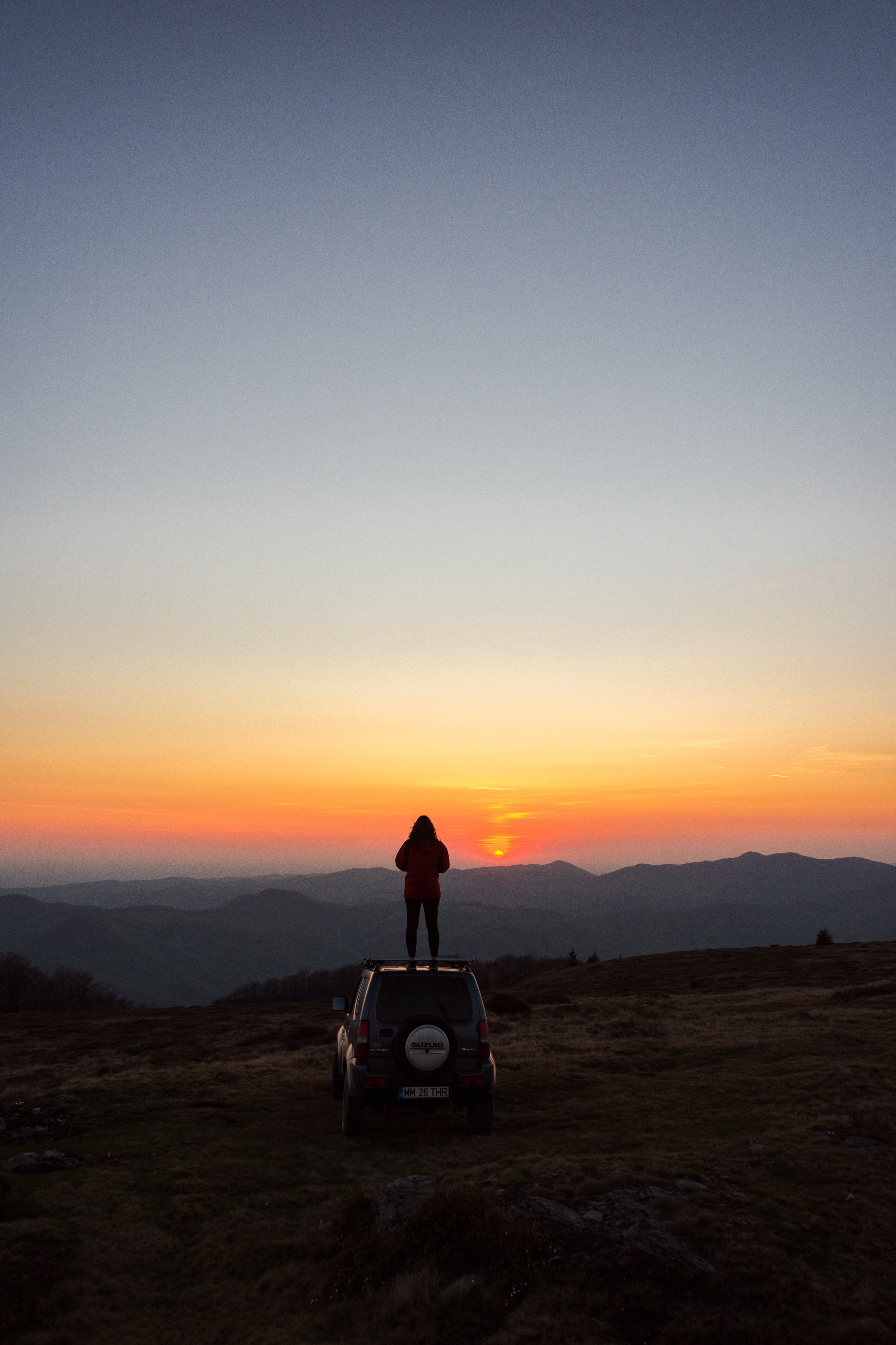 Download mobile wallpaper Mountains, Miscellaneous, Miscellanea, Sunset, Person, Machine, Nature, Car, Human for free.