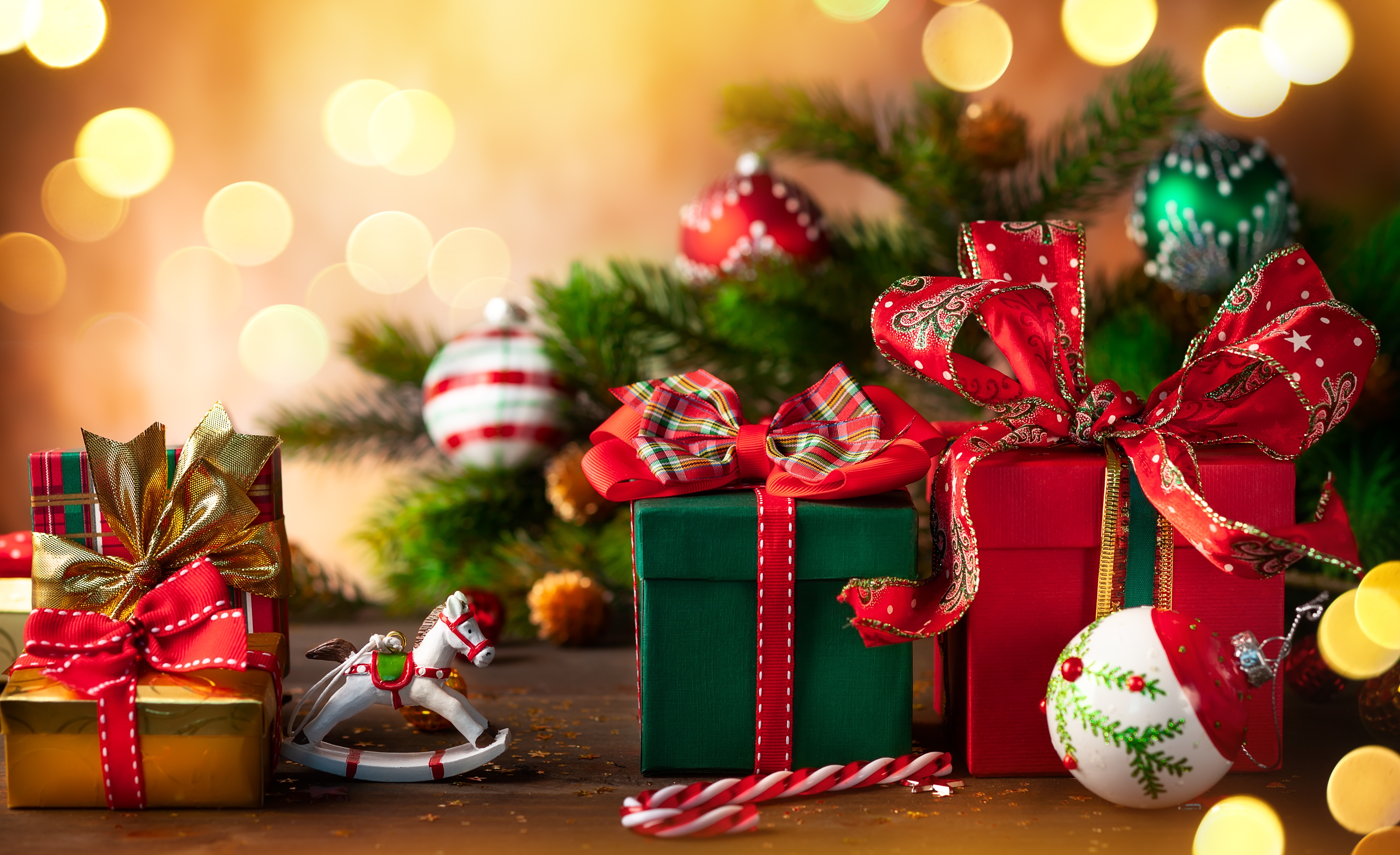 Download mobile wallpaper Christmas, Holiday, Gift, Bokeh for free.