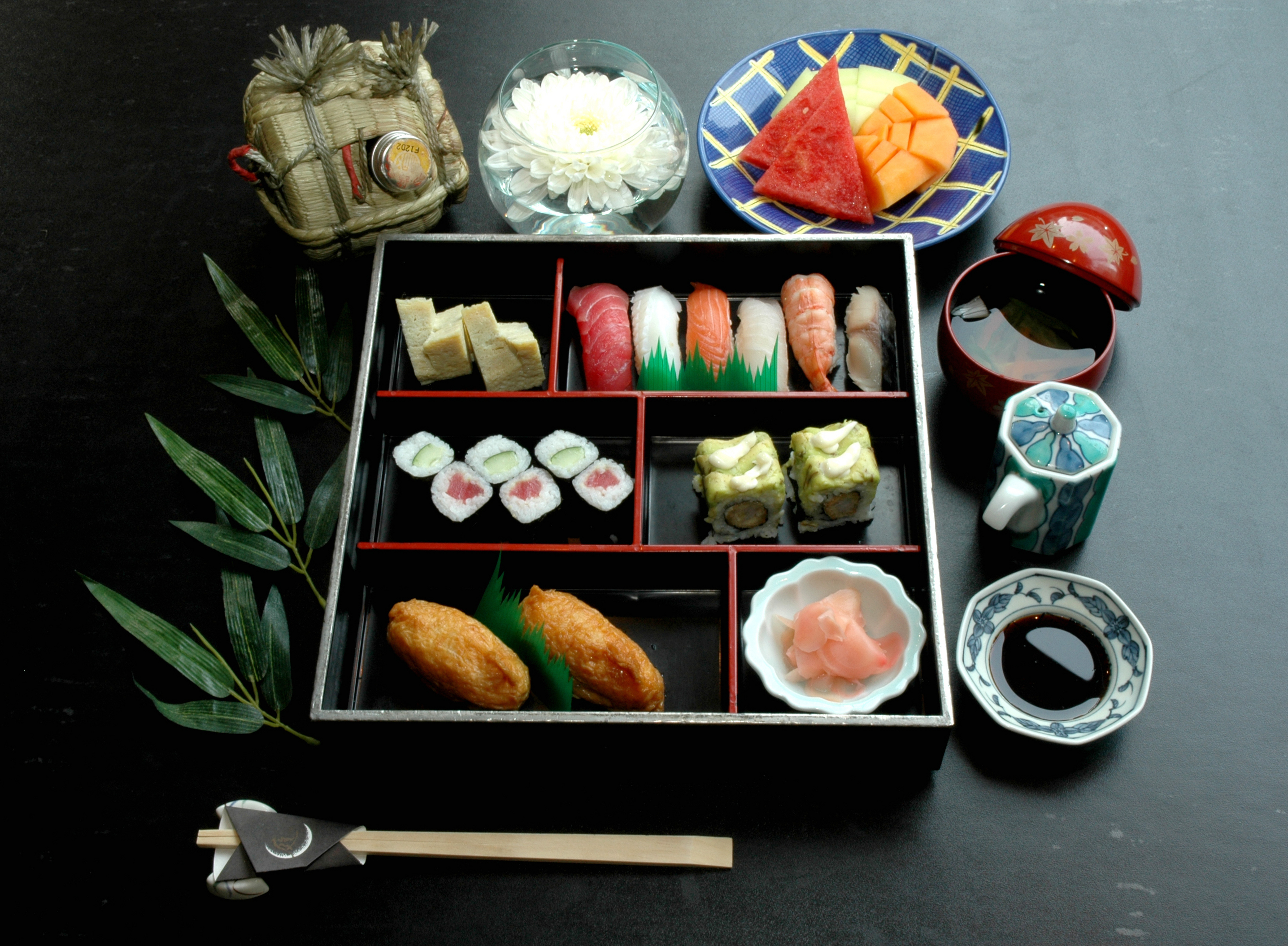 682079 Bild herunterladen nahrungsmittel, sushi, bento sushi, meeresfrüchte - Hintergrundbilder und Bildschirmschoner kostenlos