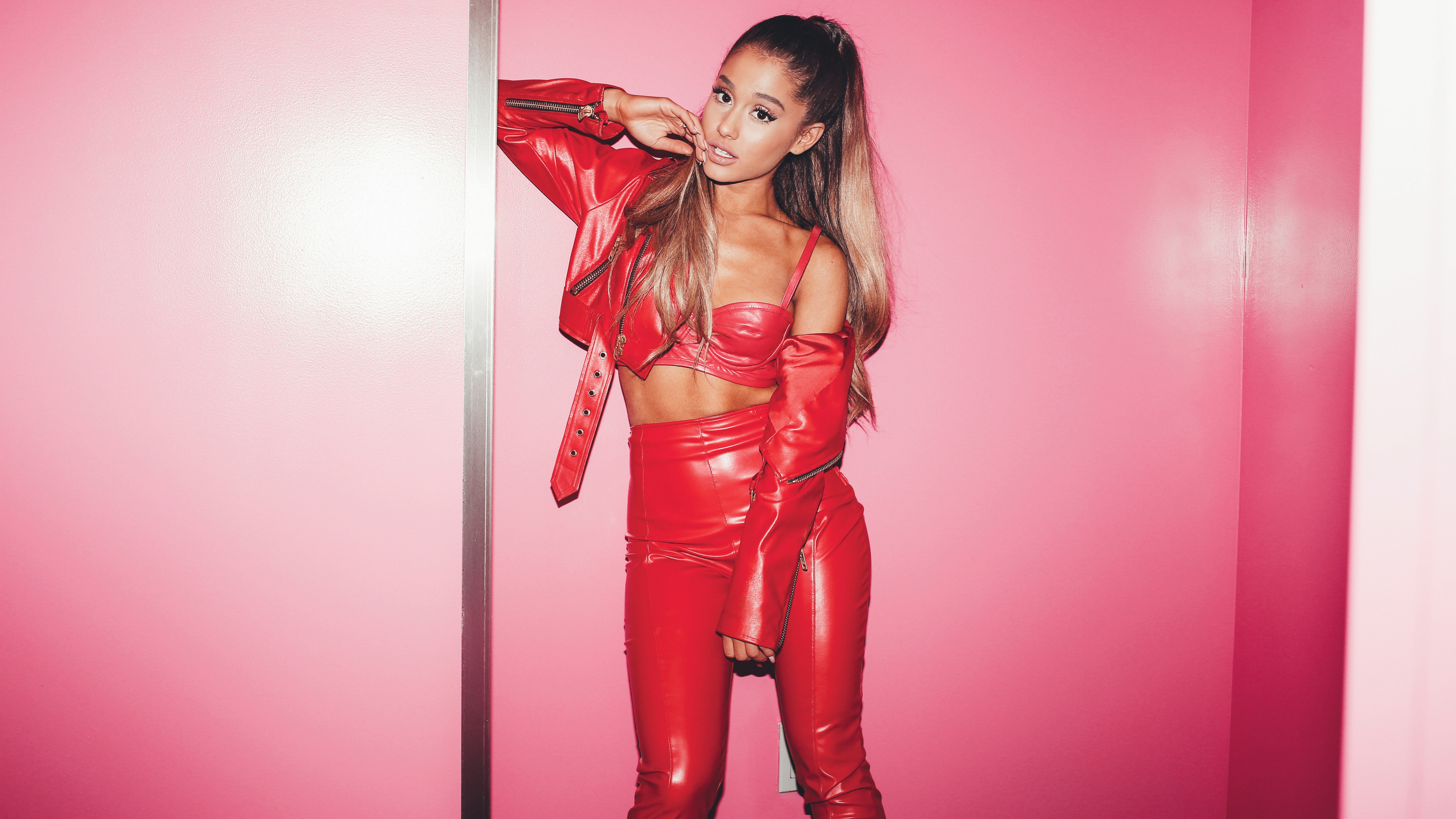 Download mobile wallpaper Singer, American, Celebrity, Actress, Ariana Grande for free.