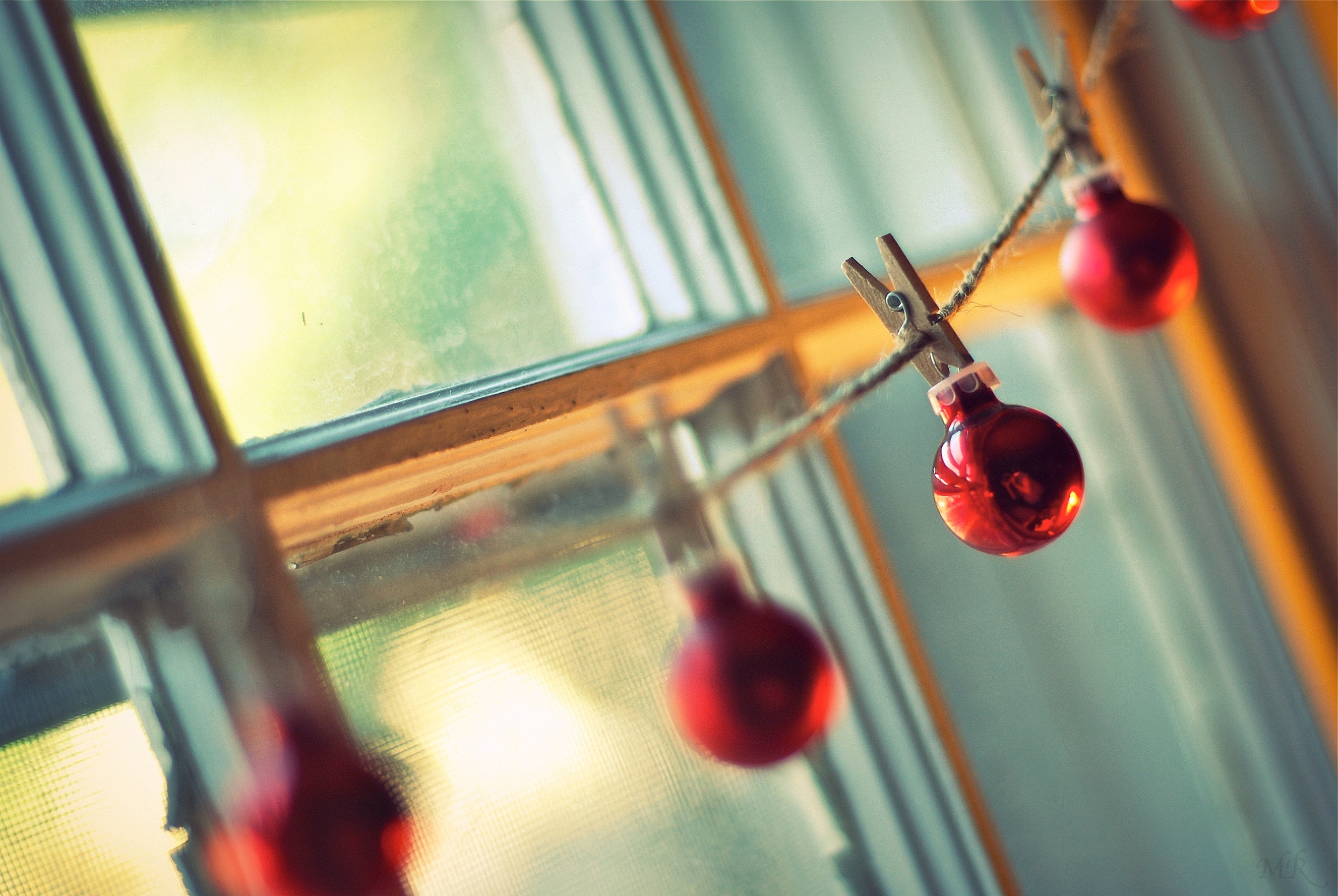 Download mobile wallpaper Christmas Ornaments, Macro, Christmas, Photography for free.