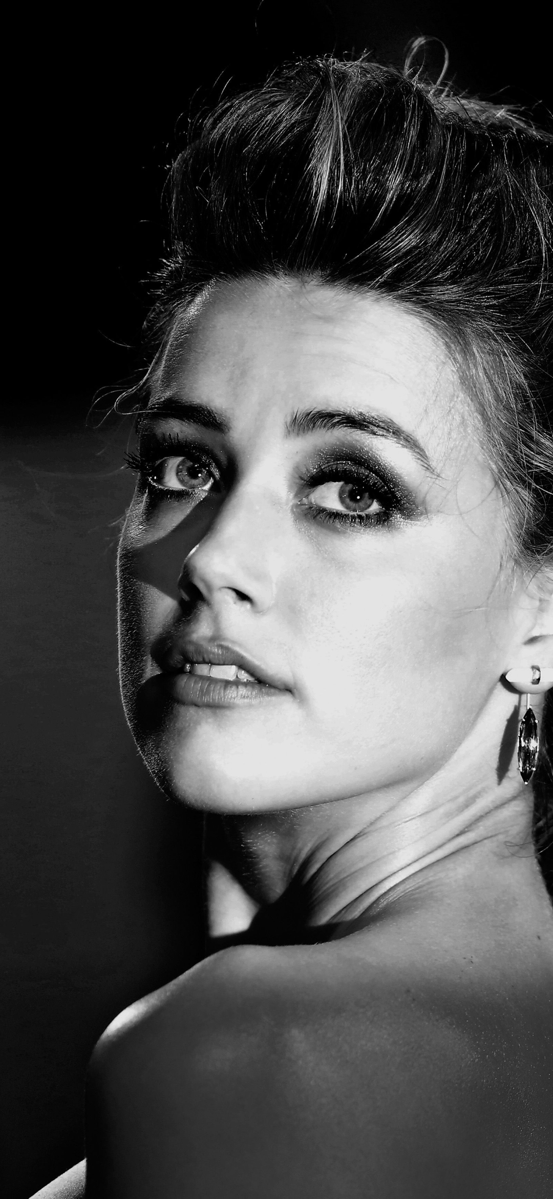 Download mobile wallpaper Monochrome, Celebrity, Amber Heard for free.