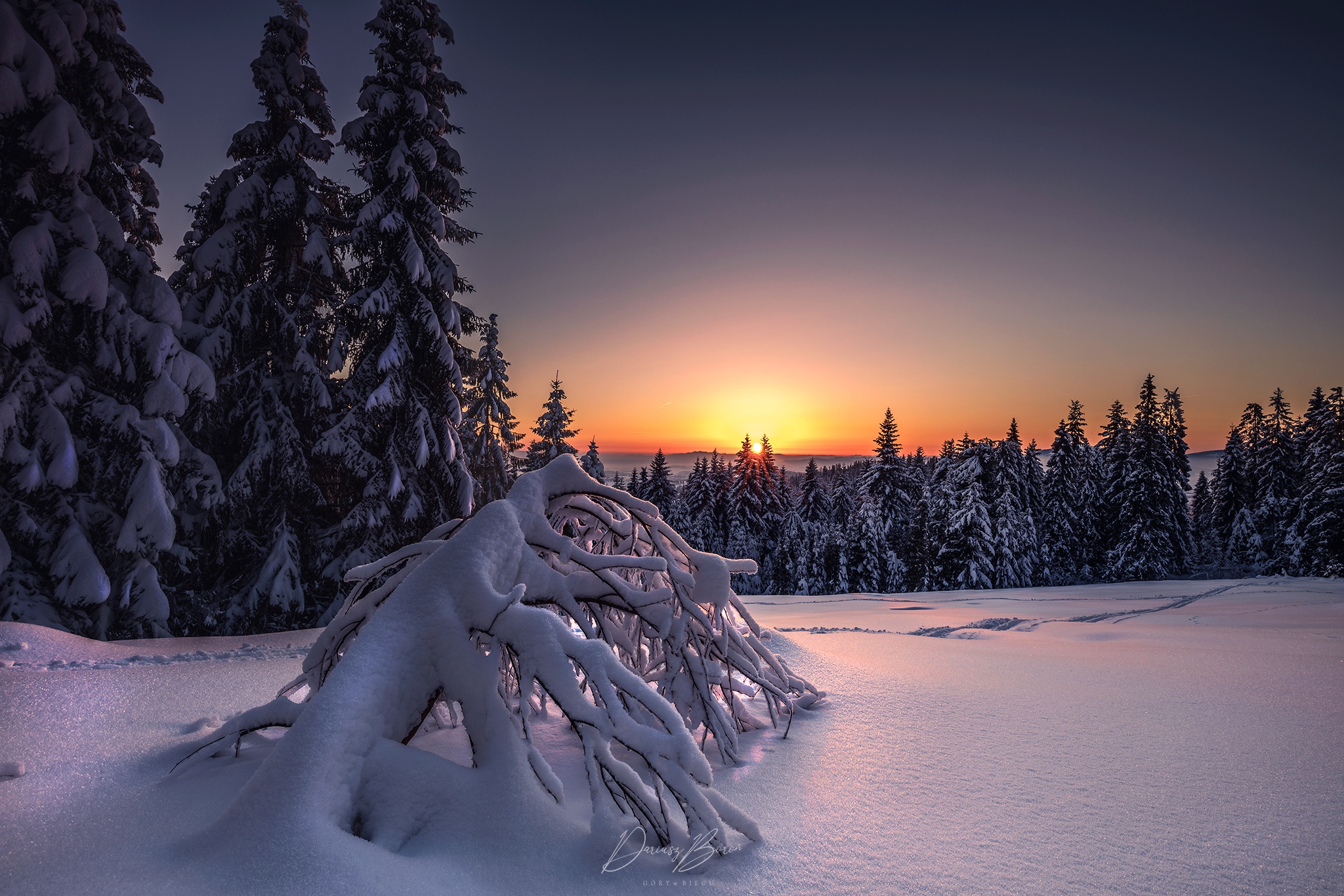 Скачать картинку Зима, Закат, Снег, Земля/природа в телефон бесплатно.