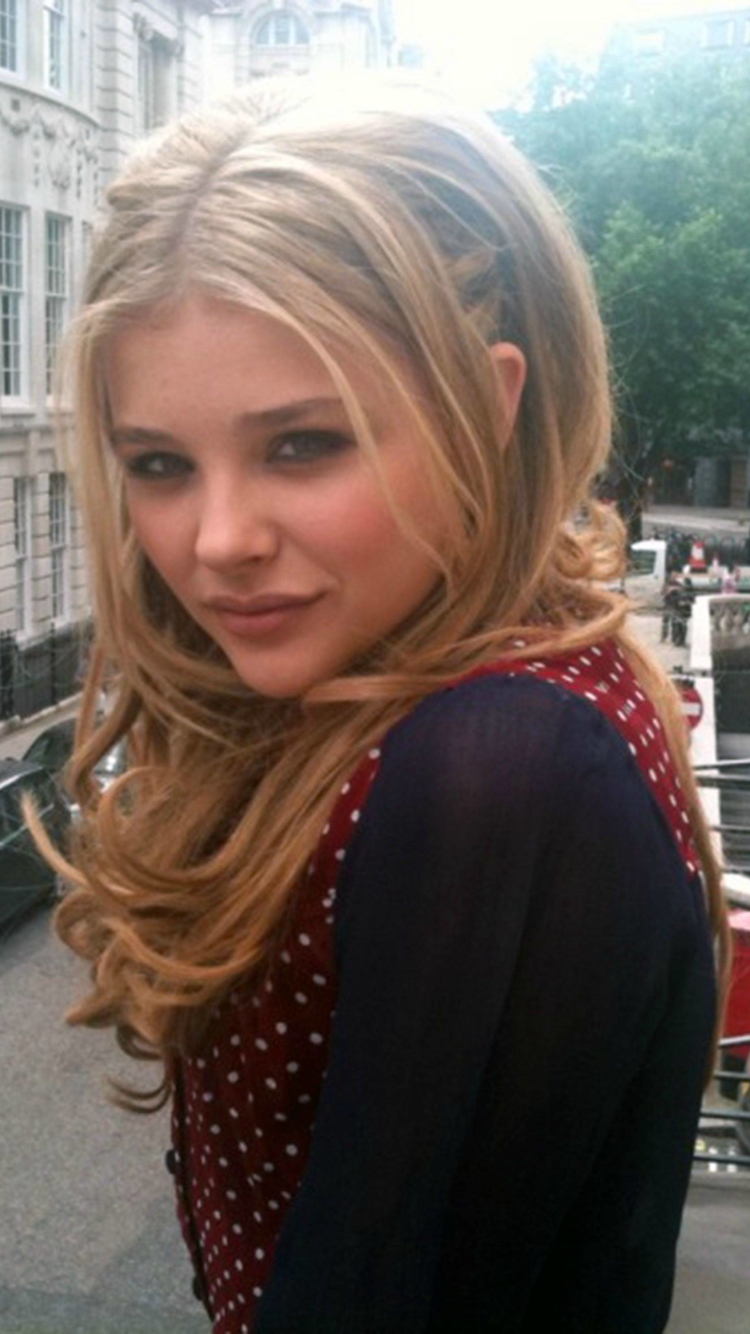 Download mobile wallpaper Celebrity, Chloë Grace Moretz for free.