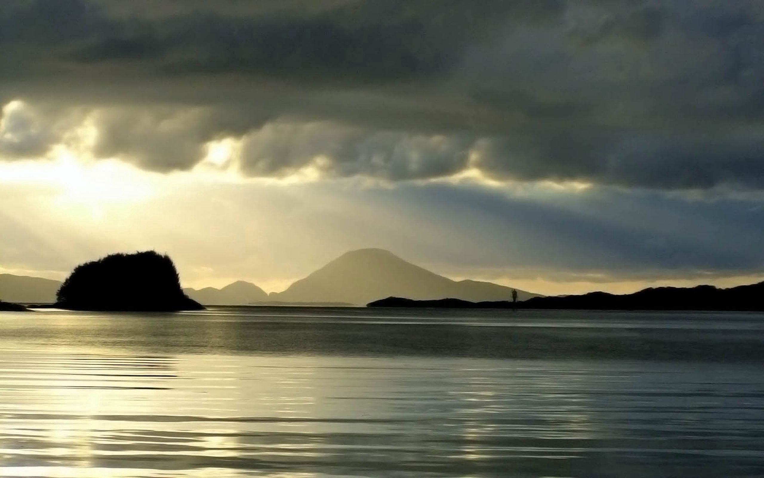 Free download wallpaper Nature, Mountains, Sea, Shine, Light, Evening, Silhouettes on your PC desktop