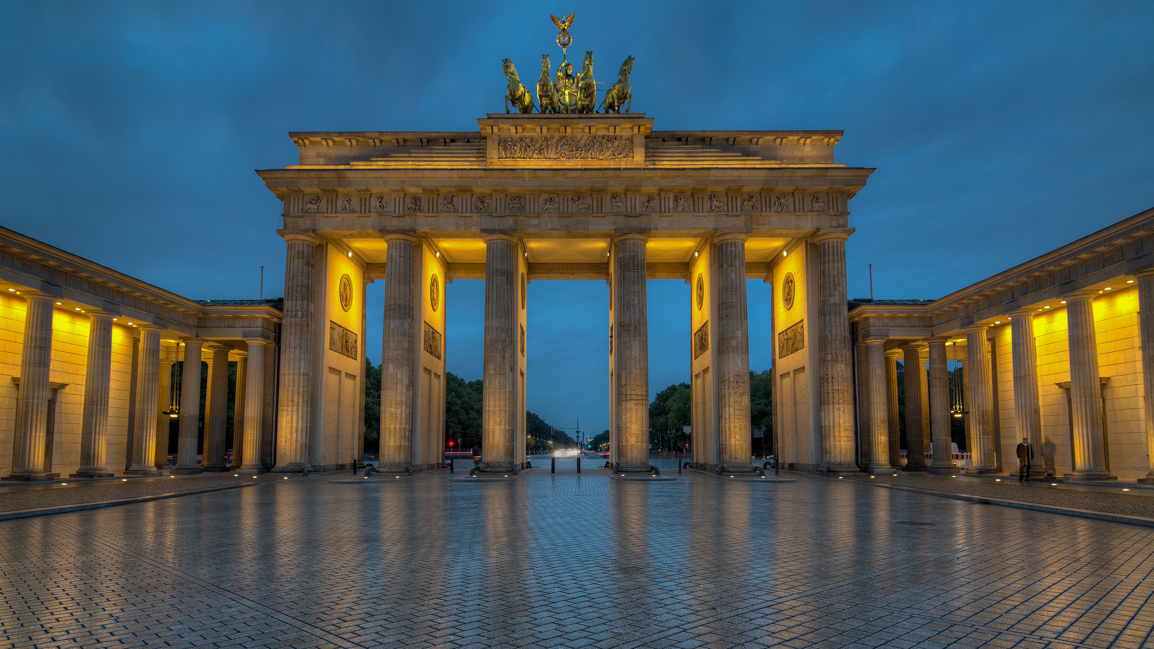 325495 baixar papel de parede alemanha, feito pelo homem, portão de brandenburgo, berlim, monumento, estátua, monumentos - protetores de tela e imagens gratuitamente