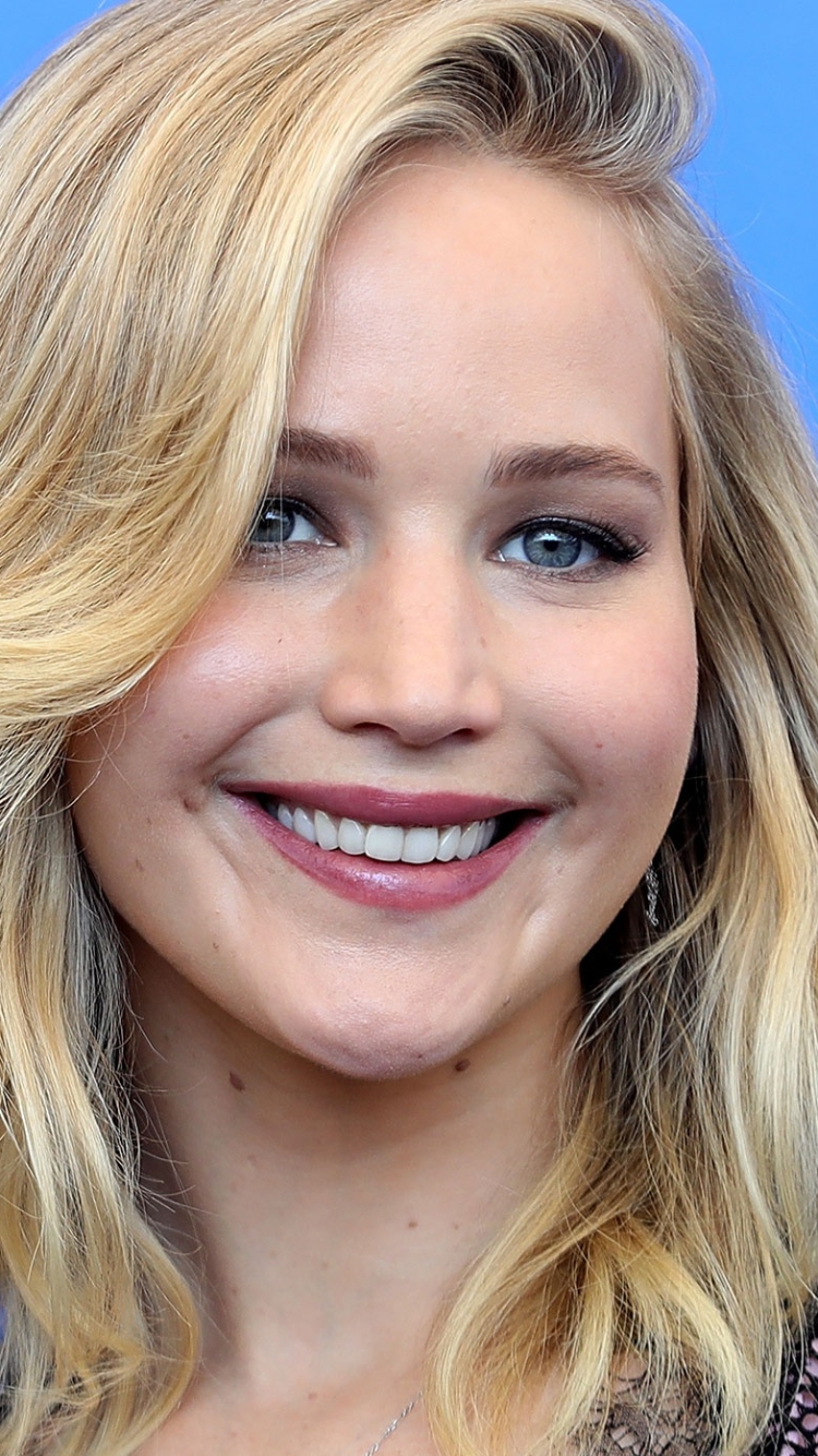 Download mobile wallpaper Smile, Blonde, Face, Blue Eyes, American, Celebrity, Actress, Jennifer Lawrence for free.