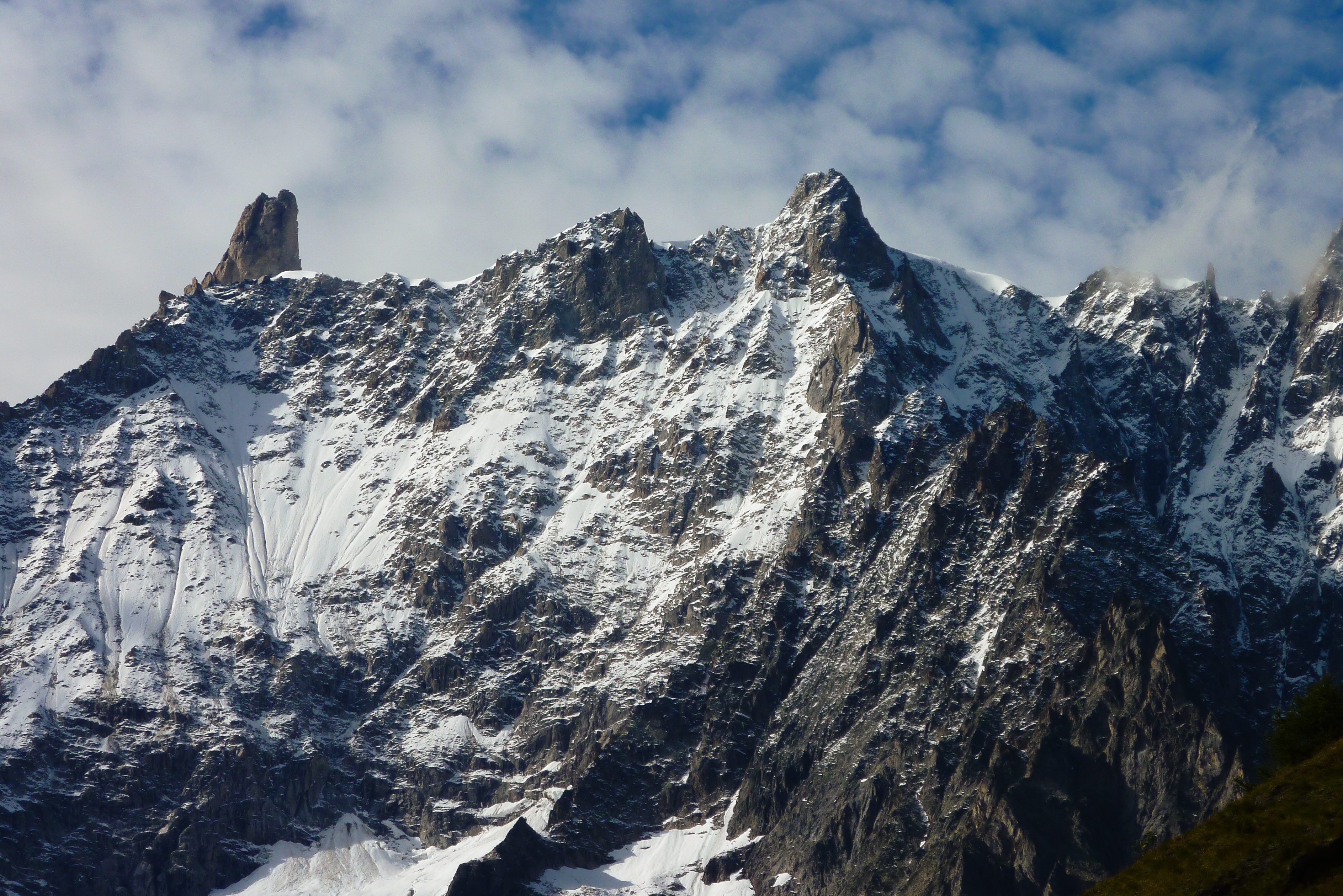 142833 descargar fondo de pantalla naturaleza, cielo, montañas, nieve, vértice, arriba, paisaje de montaña: protectores de pantalla e imágenes gratis