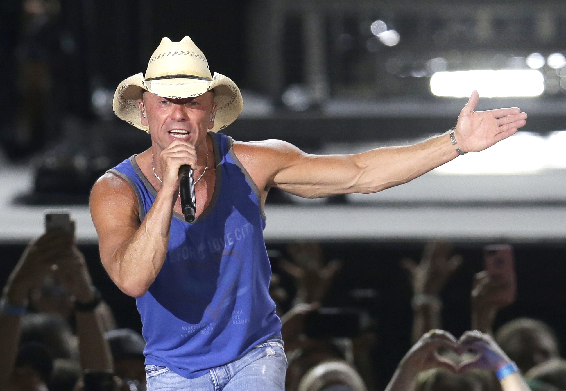 Die besten Kenny Chesney-Hintergründe für den Telefonbildschirm